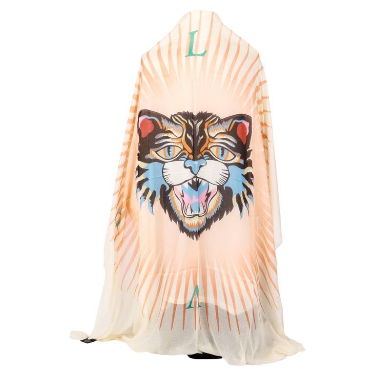 Châle Gucci emblématique tigre crème 132 cm Foulard écharpe En vente sur  1stDibs