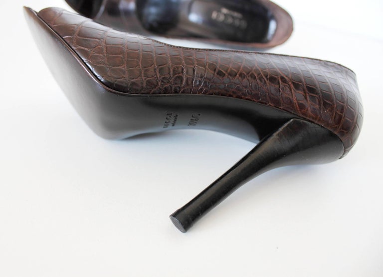 NEW Gucci Exotic Chocolate Brown Alligator Skin High Heel Peep Toes Sandals For Sale 1