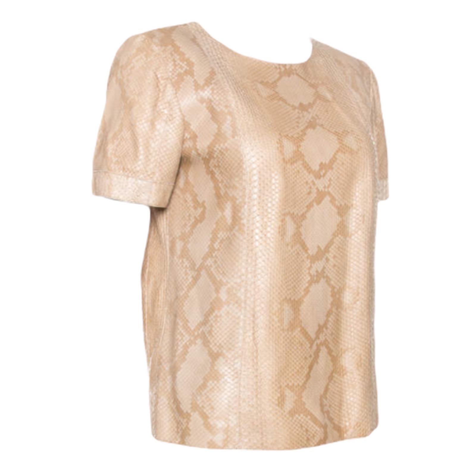 A very special piece by GUCCI
From Gucci's special exotic skins collection
Such an elegant, sophisticated and classy piece that works with everything - so versatile
Shirt top made out of the finest skin mat python skin existing - no print!
Fully