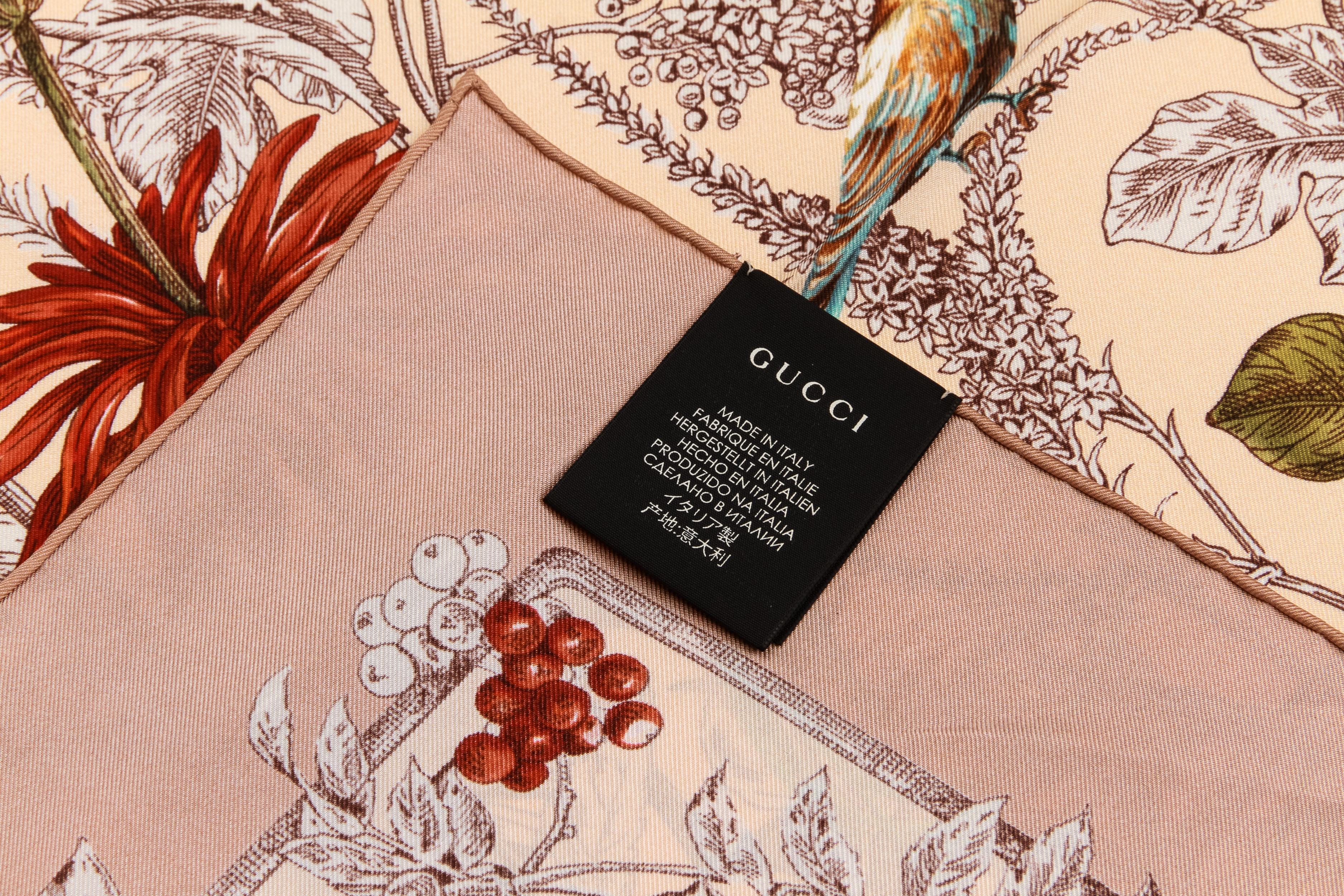 New Gucci Floral Bird Silk Scarf (écharpe en soie) Pour femmes en vente
