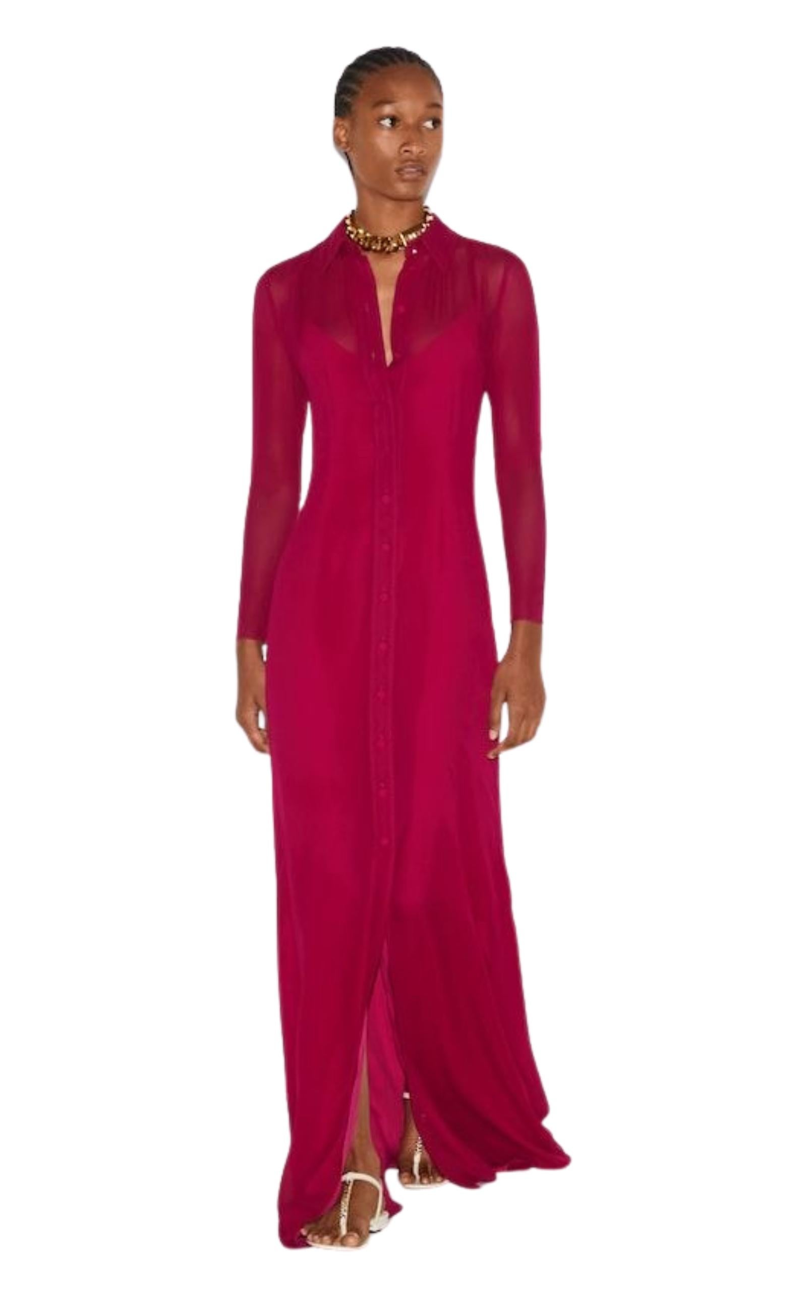 Maxi Vestido Camisero de Seda Fucsia de Gucci

El Maxi Vestido Camisero de Seda Fucsia de Gucci es una impresionante expresión de elegancia y lujo. Confeccionada en 100% seda en un vibrante tono rosa, esta prenda de fabricación italiana presenta