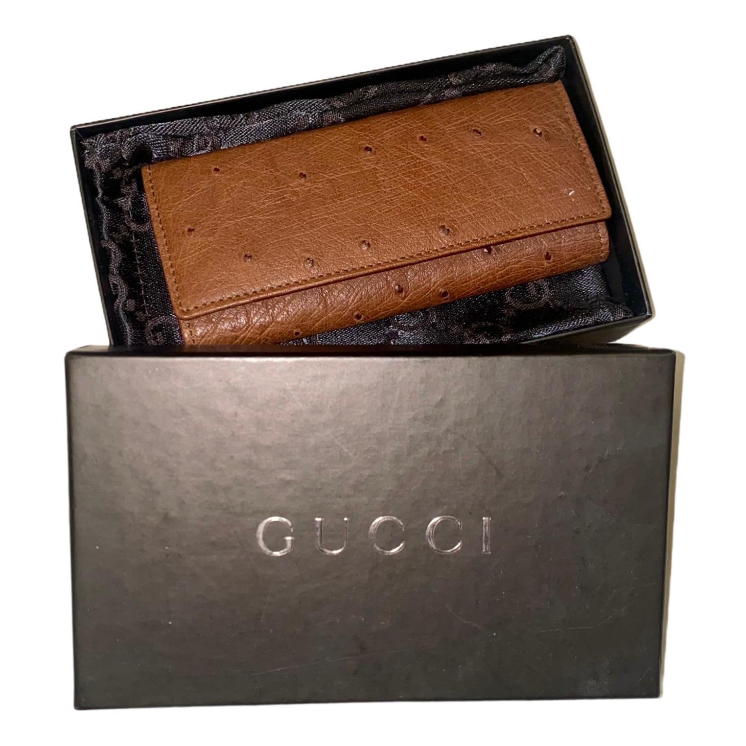 Women's or Men's UNWORN Gucci Full Brown Exotic Ostrich Skin Key Case Wallet - Full Set For Sale