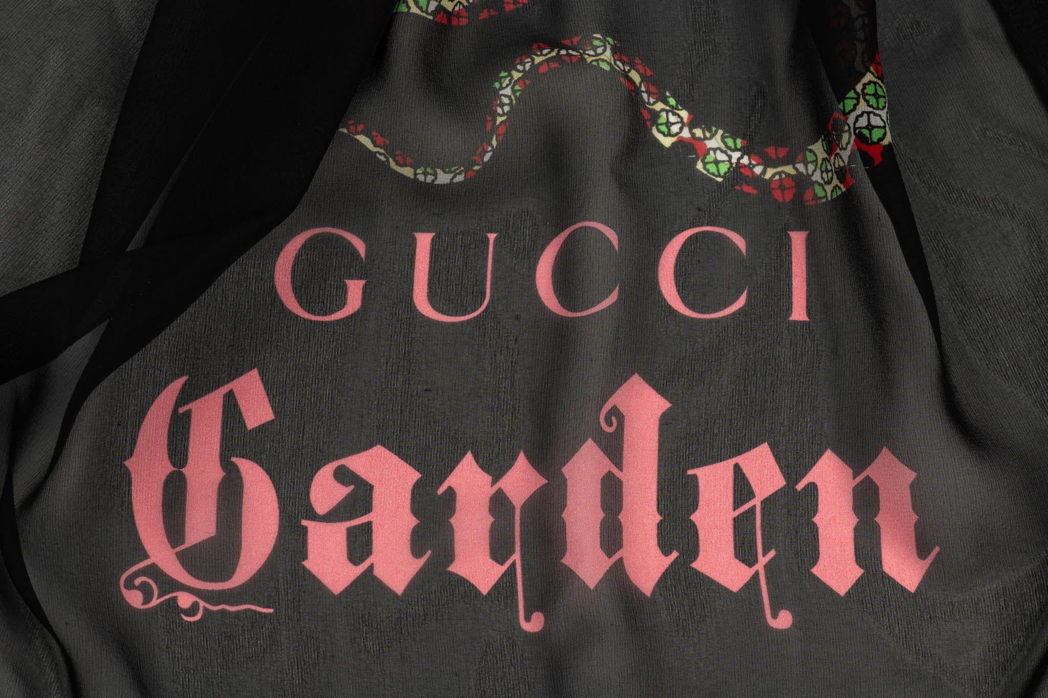 New Gucci Garden Black Scarf With Box For Sale 1