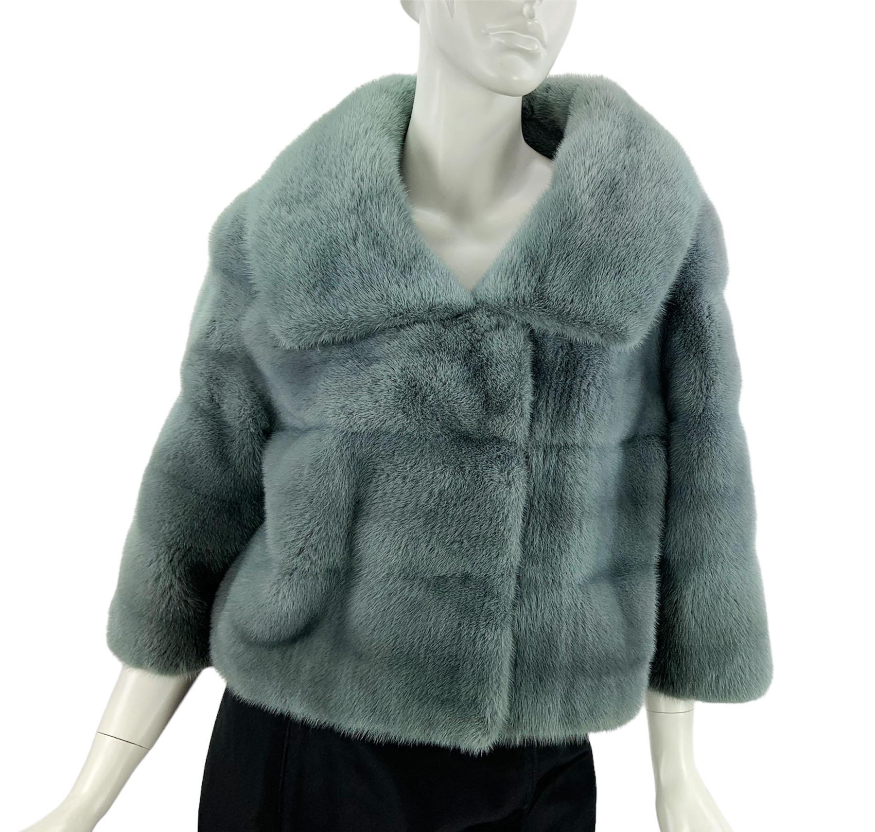 New Gucci Gray Blue Mink Cape Jacket
Italian size 38 ( will fit bigger sizes also)
100% Mink, Origin - Finland, Oversize Collar, Three Quarter Sleeve, Fully Lined in Silk, Hook and Eye Closure.
Measurements: Length - 19 inches, Sleeve - raglan 20