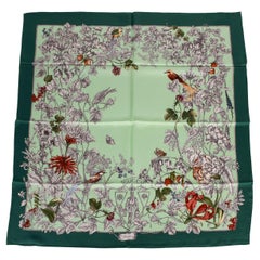 New Gucci Green Floral Square Silk Scarf (écharpe en soie)