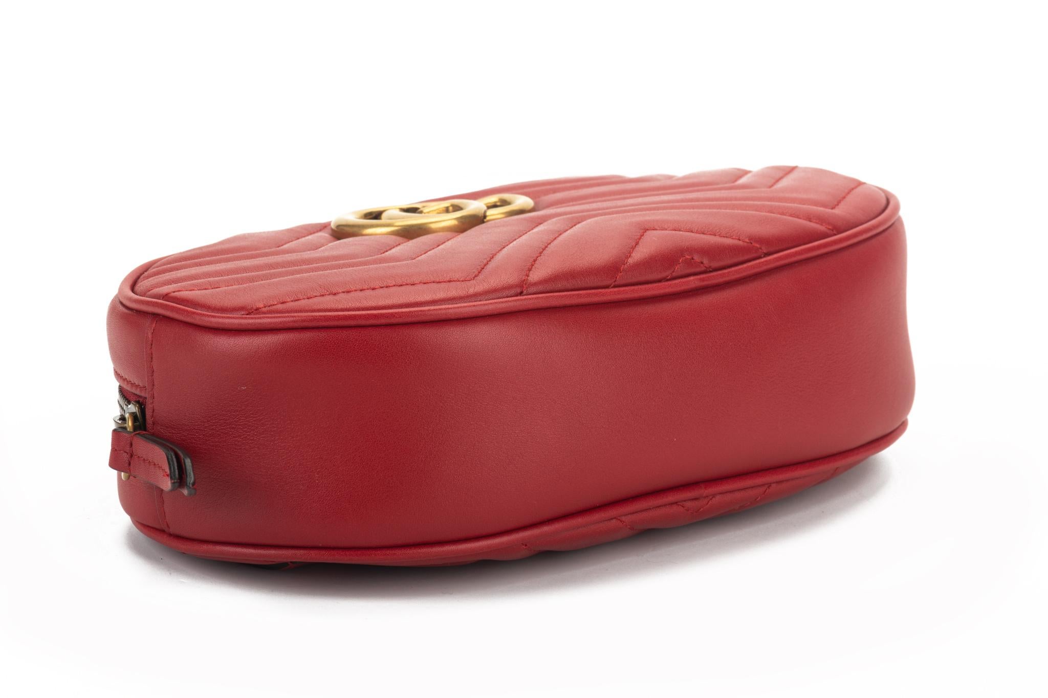 New Gucci Large Red Fanny Pack With Logo In New Condition For Sale In West Hollywood, CA