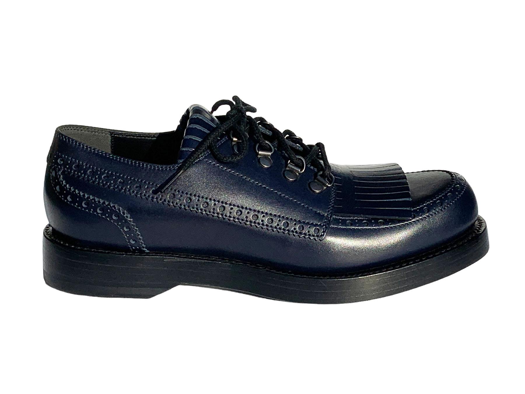 New Gucci Men's Leather Fringed Brogue Lace-Up Shoes Dark Blue US 10 In New Condition For Sale In Montgomery, TX