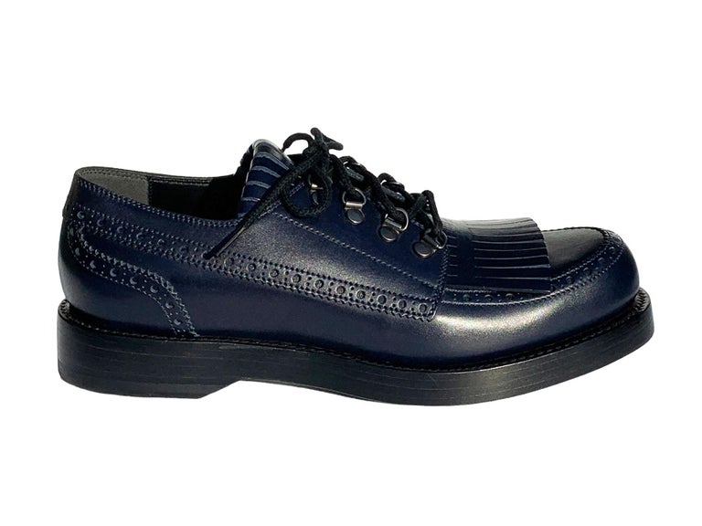 chinese dress ladies Men's Lace-up Shoe with Lasered GG