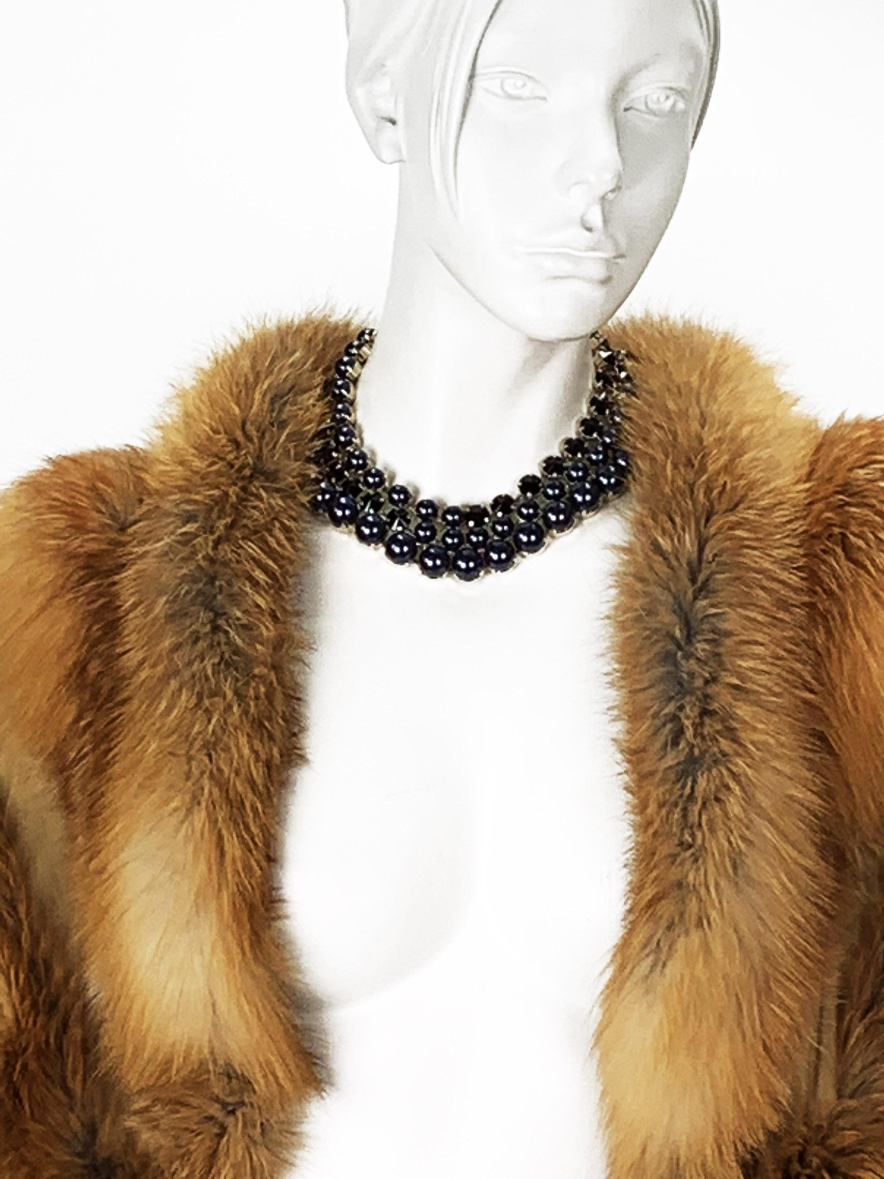 Gucci, collier neuf effet perles bleu marine et cristaux Swarovski noirs  en vente 1