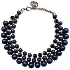 Gucci, collier neuf effet perles bleu marine et cristaux Swarovski noirs 