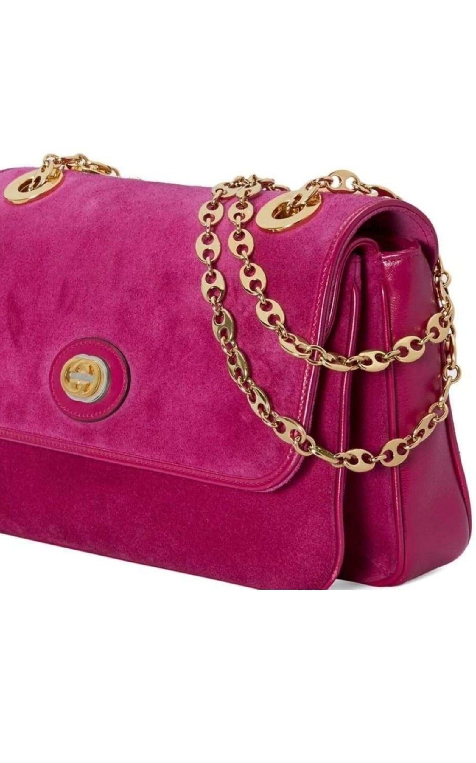 Viola New Gucci Borsa a tracolla in camoscio rosa con catena d'oro in vendita