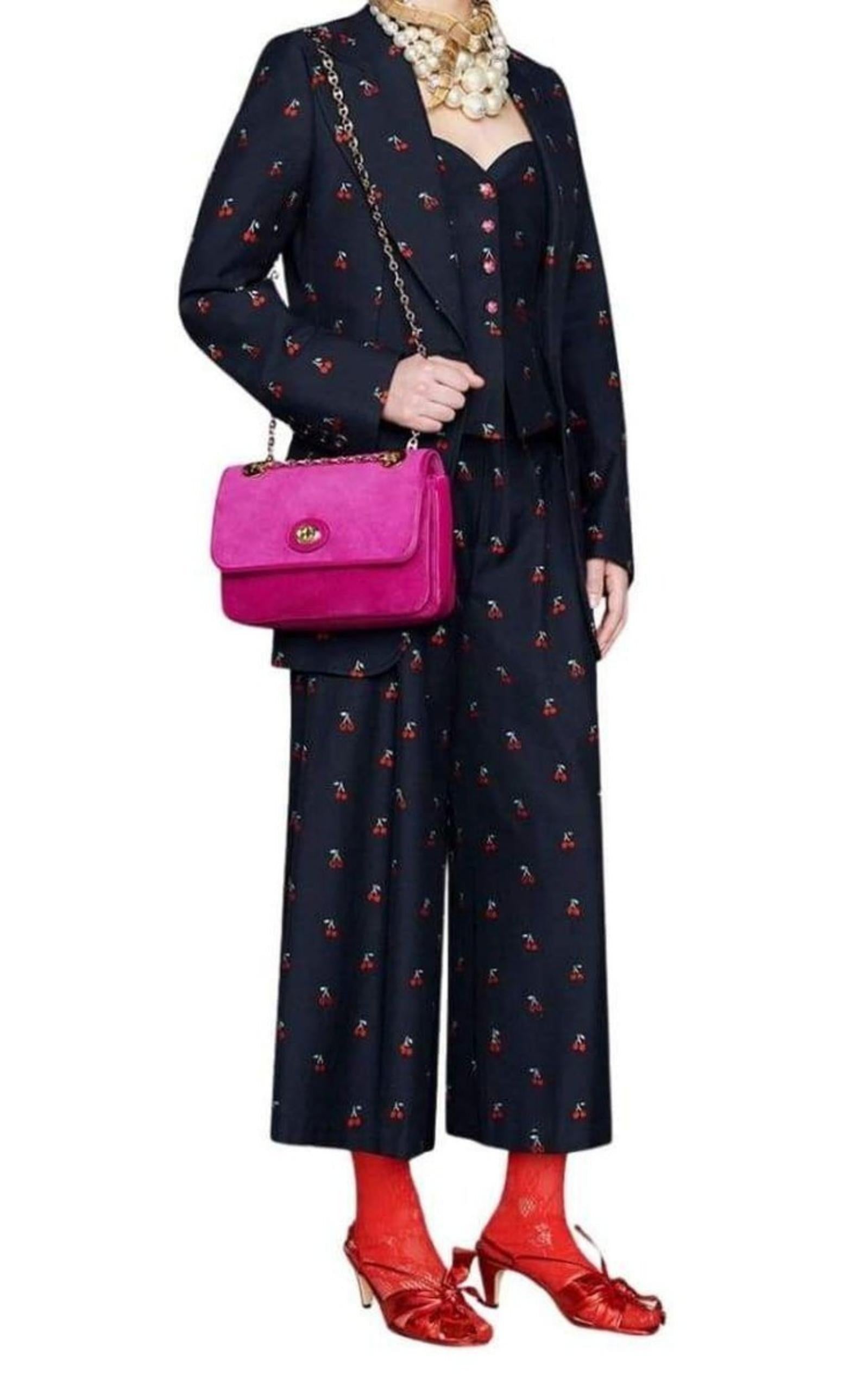 Donna New Gucci Borsa a tracolla in camoscio rosa con catena d'oro in vendita