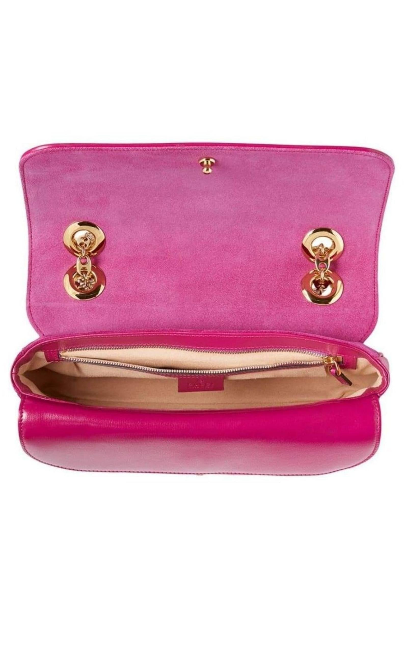 New Gucci Borsa a tracolla in camoscio rosa con catena d'oro in vendita 1