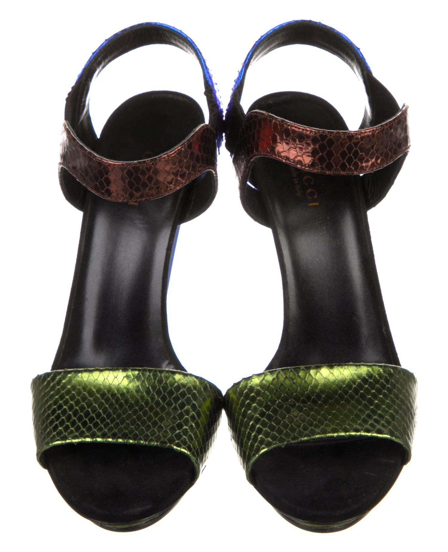 New Gucci Python Snakeskin 2014 Runway Heels Sz 37.5 en vente 2