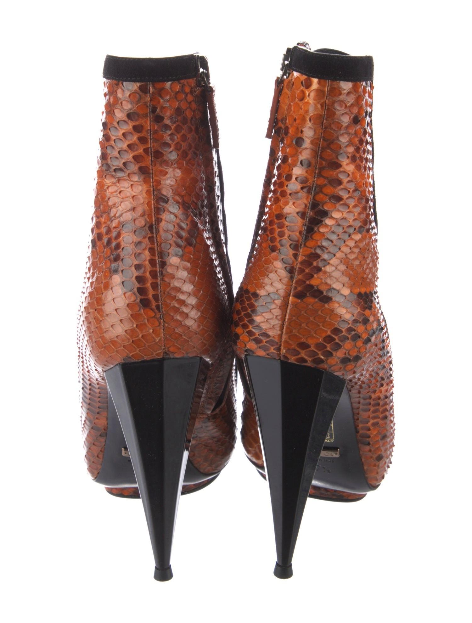 Nero New Gucci Python Snakeskin 2014 Runway Nicki Minaj Heels Booties Boots Sz 37.5 in vendita