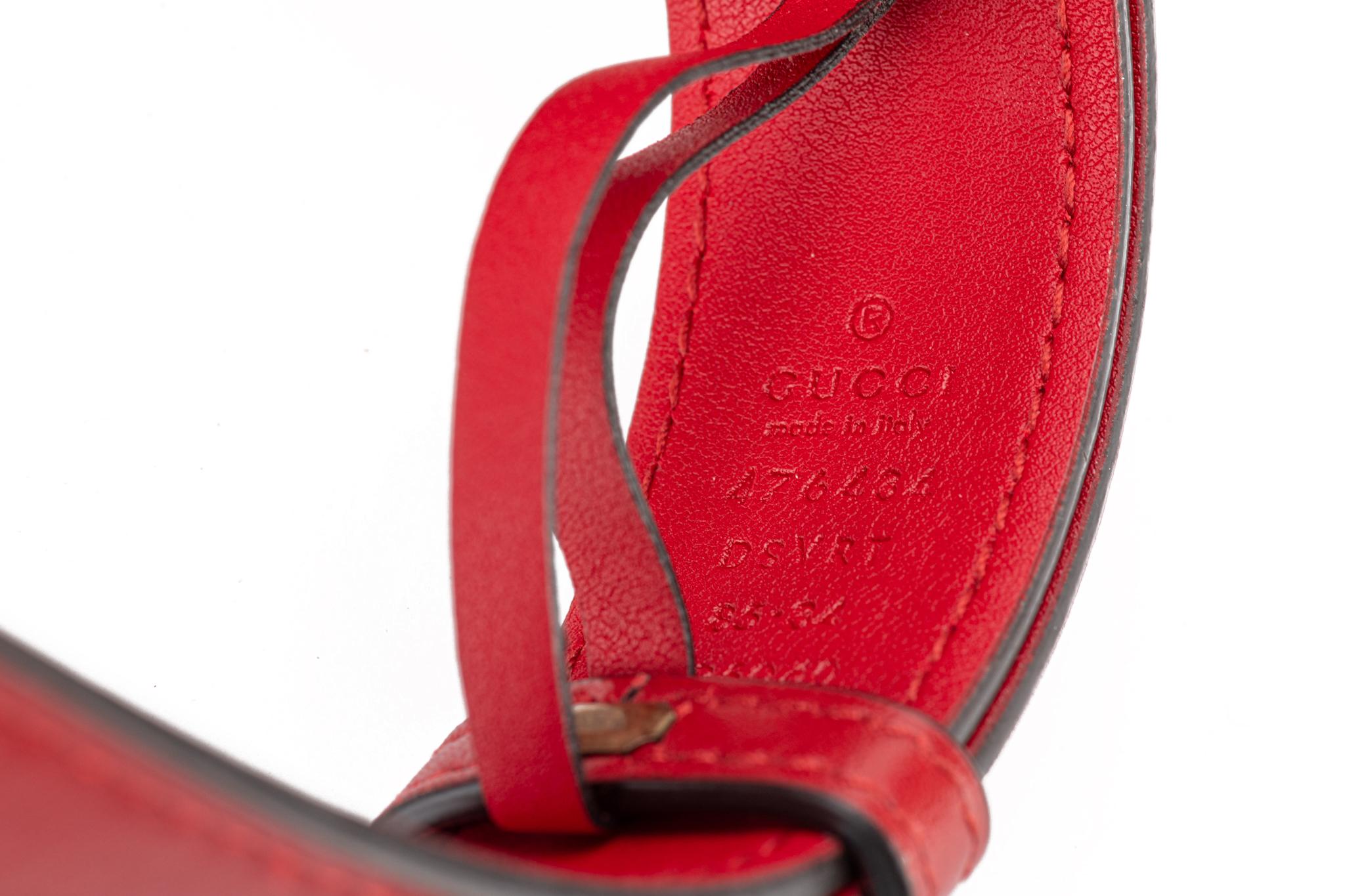 Gucci Rote Leder-Gürteltasche mit Logo und Schachtel im Angebot 11