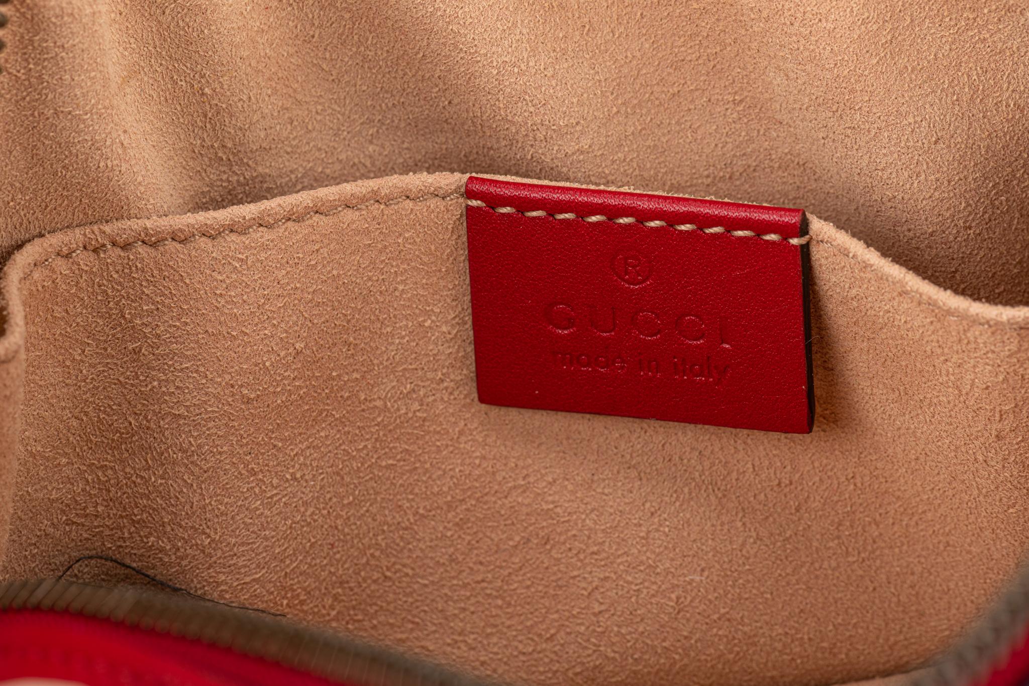 Gucci Rote Leder-Gürteltasche mit Logo und Schachtel im Angebot 13