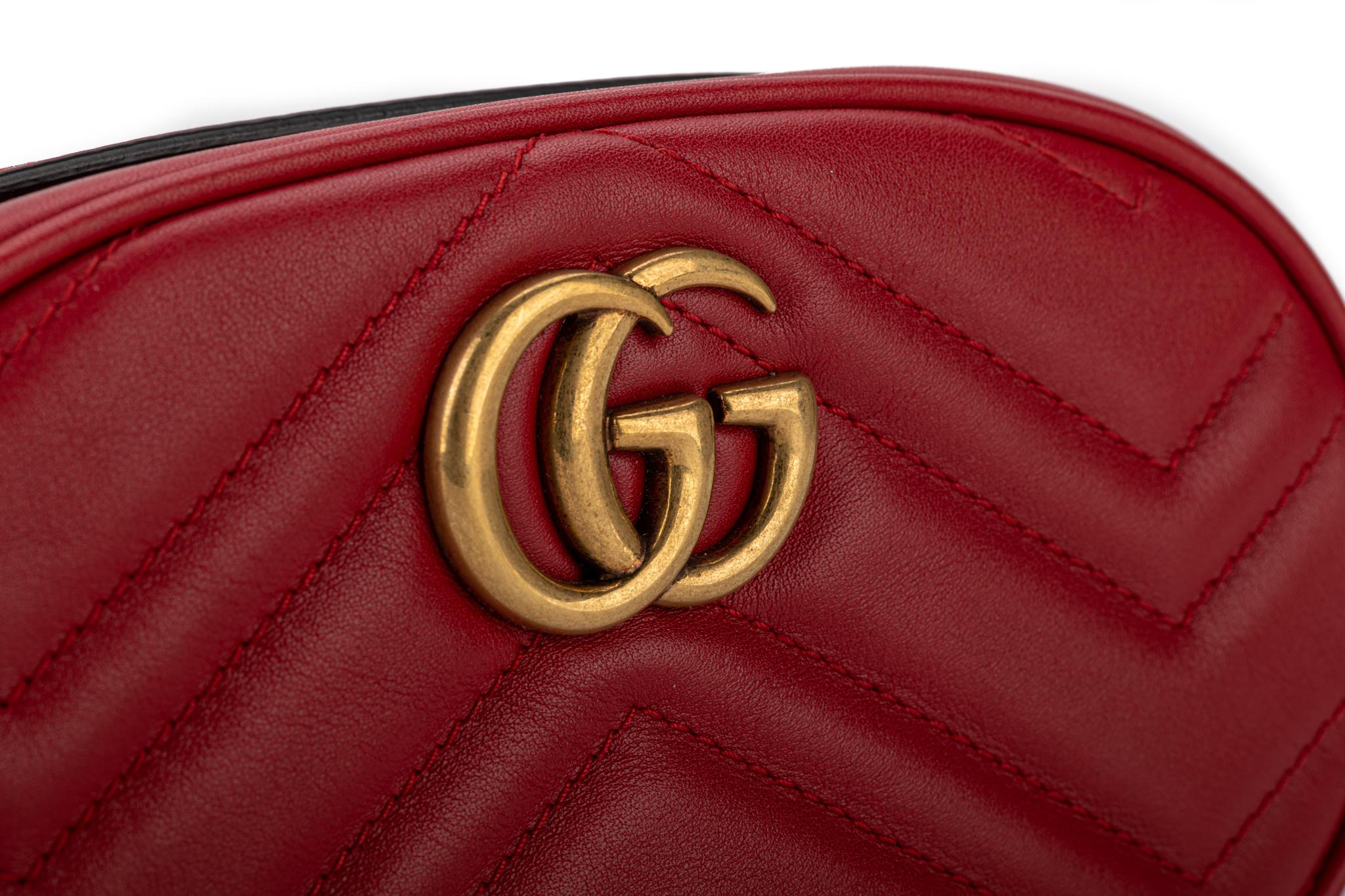 Gucci Rote Leder-Gürteltasche mit Logo und Schachtel im Zustand „Neu“ im Angebot in West Hollywood, CA