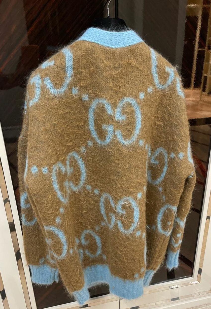 GUCCI

New reversible wool cardigan

 Sold out everywhere

Length 77 cm

Content: 69% Mohair, 31% Polyamide 

Size IT 40 - U S


Made in Italy

Brand new! 

 100% authentic guarantee 

       PLEASE VISIT OUR STORE FOR MORE GREAT ITEMS 
(OS)