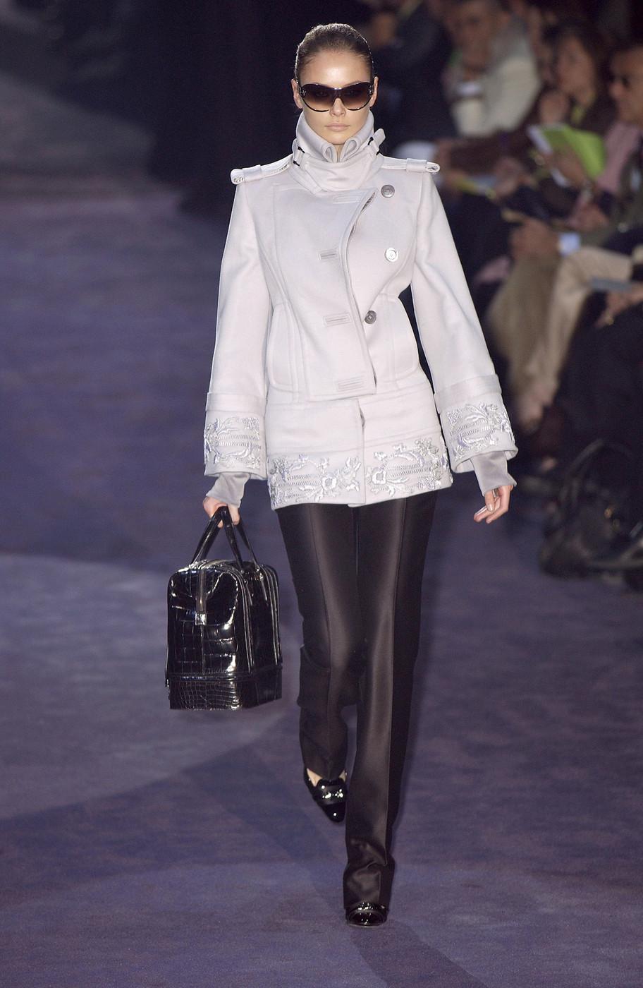 Gucci Runway Escarpins à talons en daim avec boucle en brocart, Taille 38 Pour femmes en vente