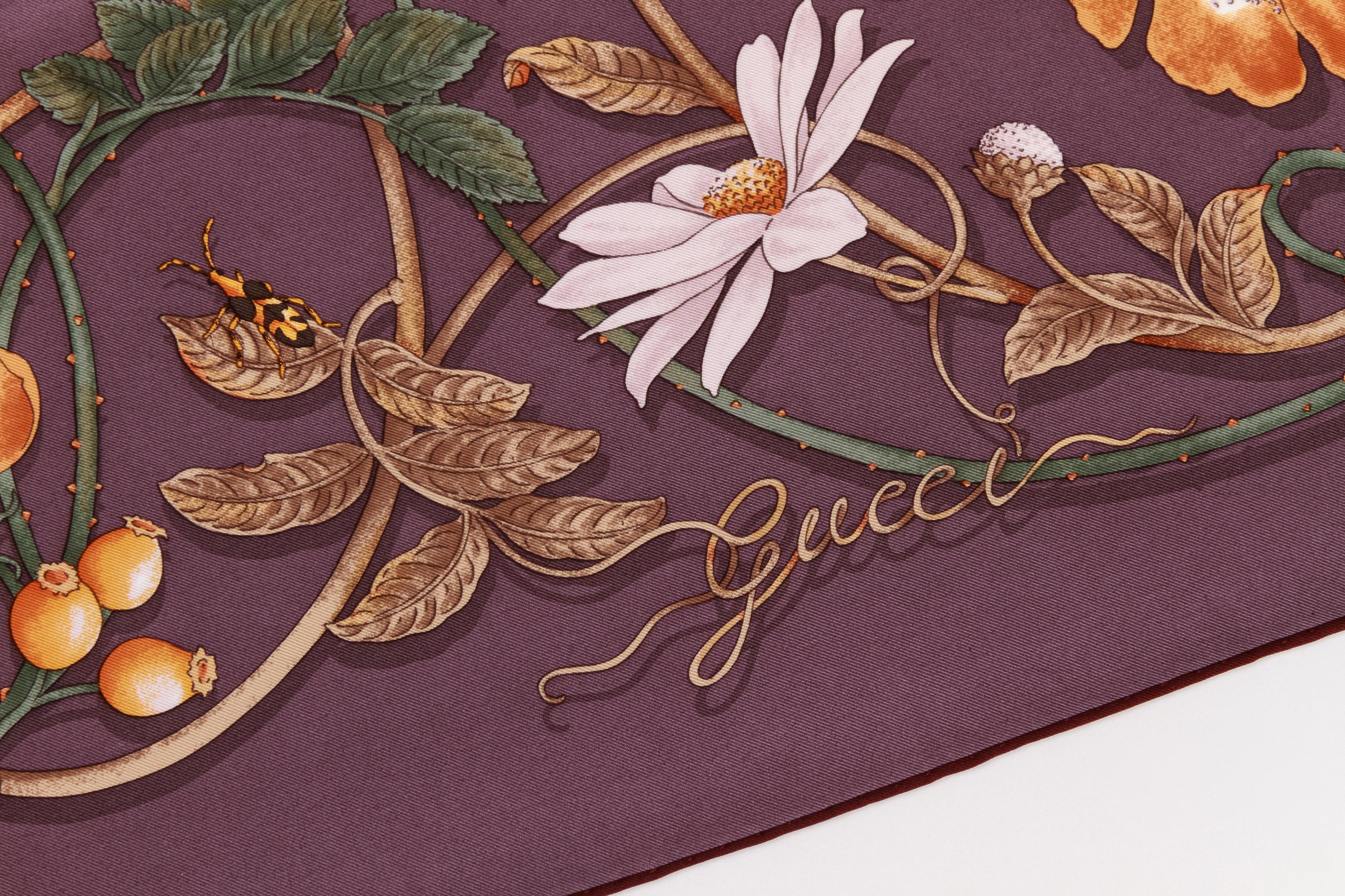 Nouveau Foulard Gucci en soie à fleurs violettes  Neuf - En vente à West Hollywood, CA