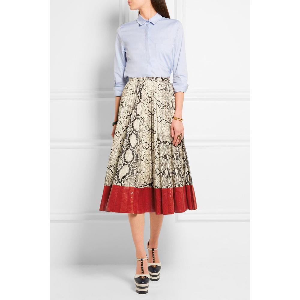 This pleated midi skirt is expertly crafted from tonal-gray and red snake-effect leather with a silk-crepe lining.
Multicolored leather
- Concealed hook and zip fastening at side
- 100% leather (Lamb); lining: 100% silk
- Specialist clean
- Made in