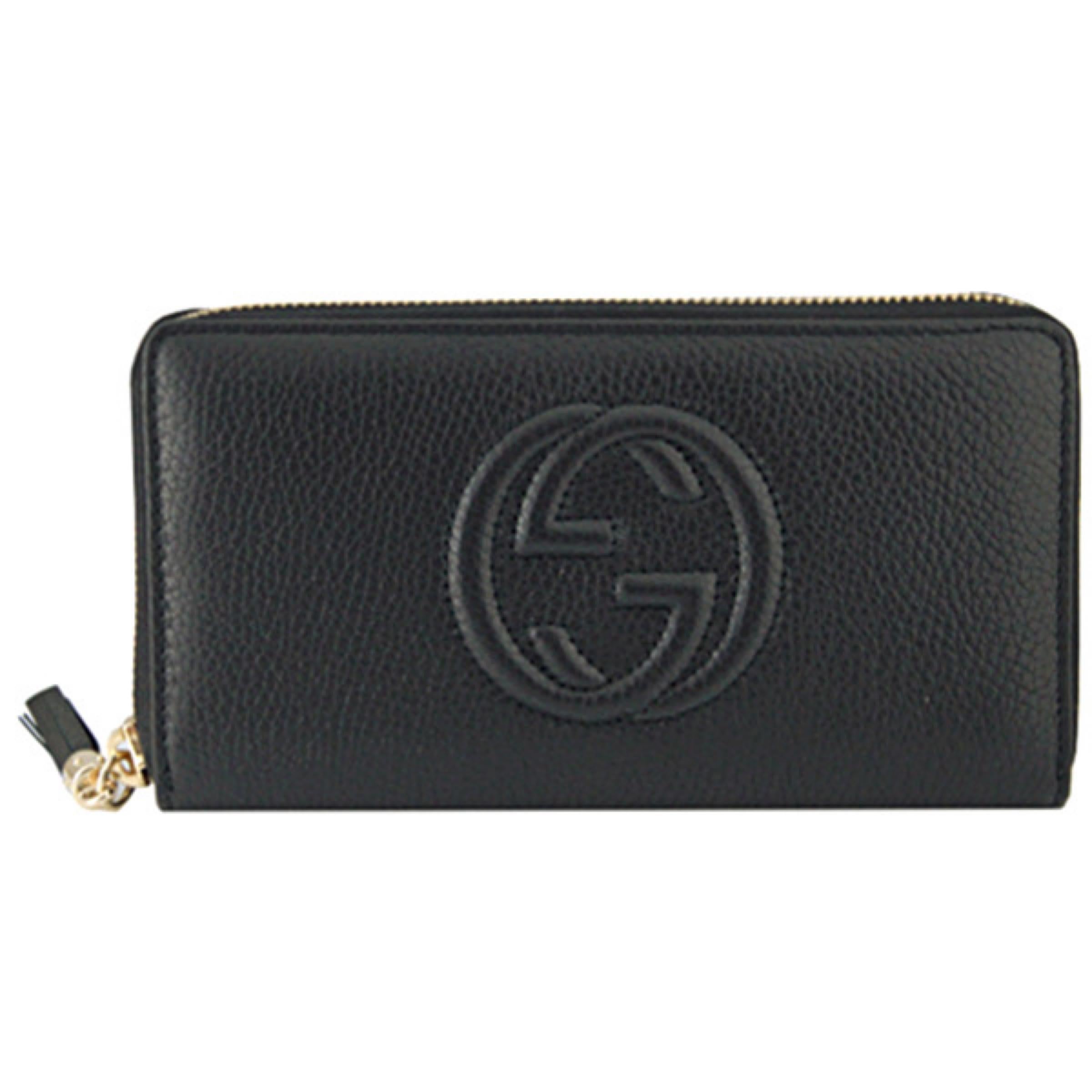 New Gucci Soho Black Leather Zip Around Leather Long Wallet Clutch Bag

Authenticity Guaranteed

DETAILS
Brand: Gucci
Condition: Brand new
Gender: Women
Category: Clutch
Color: Black
Material: Leather
Gucci soho logo
Gold-tone hardware
Zip around