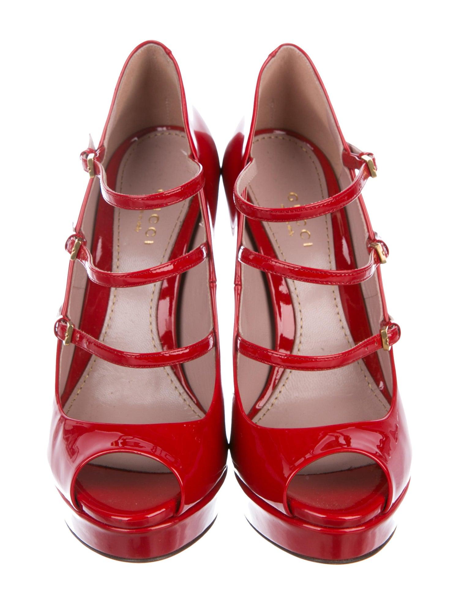 Nuevo
Impresionantes tacones de charol de Gucci
Charol Rojo Cereza
Tamaño: 39
Tacón 4,25
Plataforma delantera 1.25
Peep Toe
3 correas ajustables
Plantilla de piel
Tacón de charol
Con funda antipolvo Gucci
