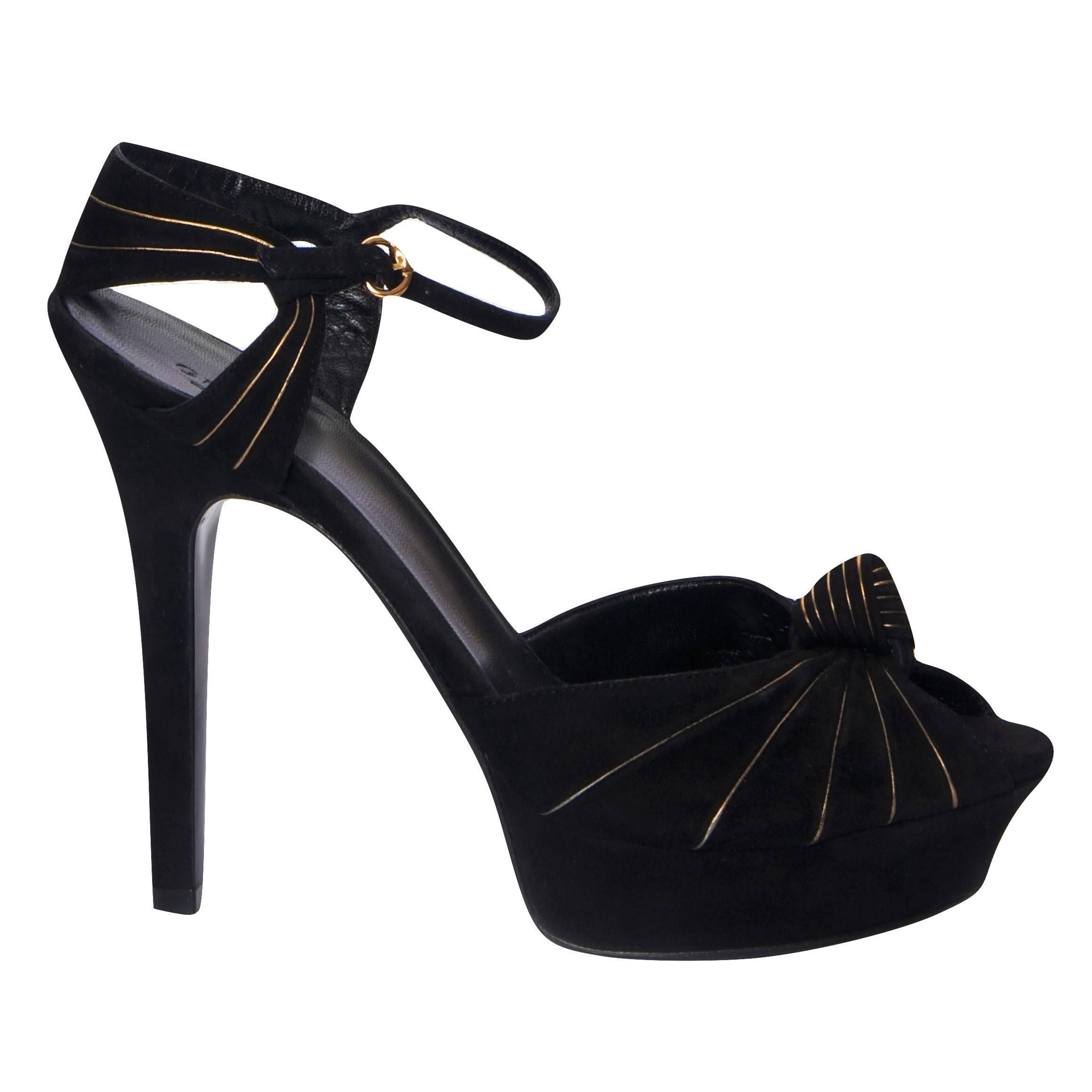 Neu Gucci Wildleder Schwarz und Gold Ad Runway Plateau Pumps mit Absatz in Schwarz und Gold Herbst 2007 Gr. 9,5 im Zustand „Neu“ in Leesburg, VA