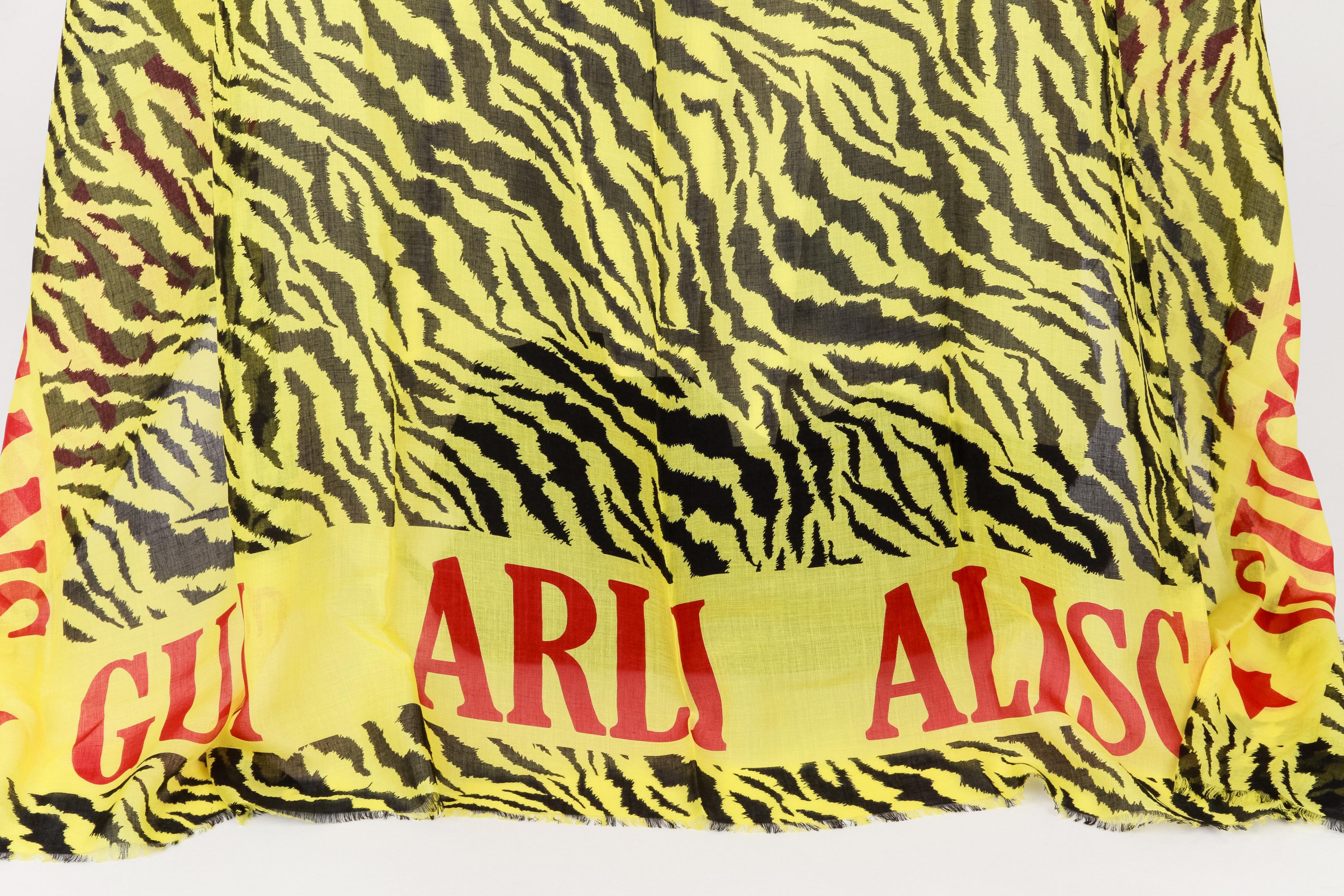 Scialle oversize Gucci nuovo di zecca con etichetta con stampa tigre, nero, rosso, giallo fluorescente, 85