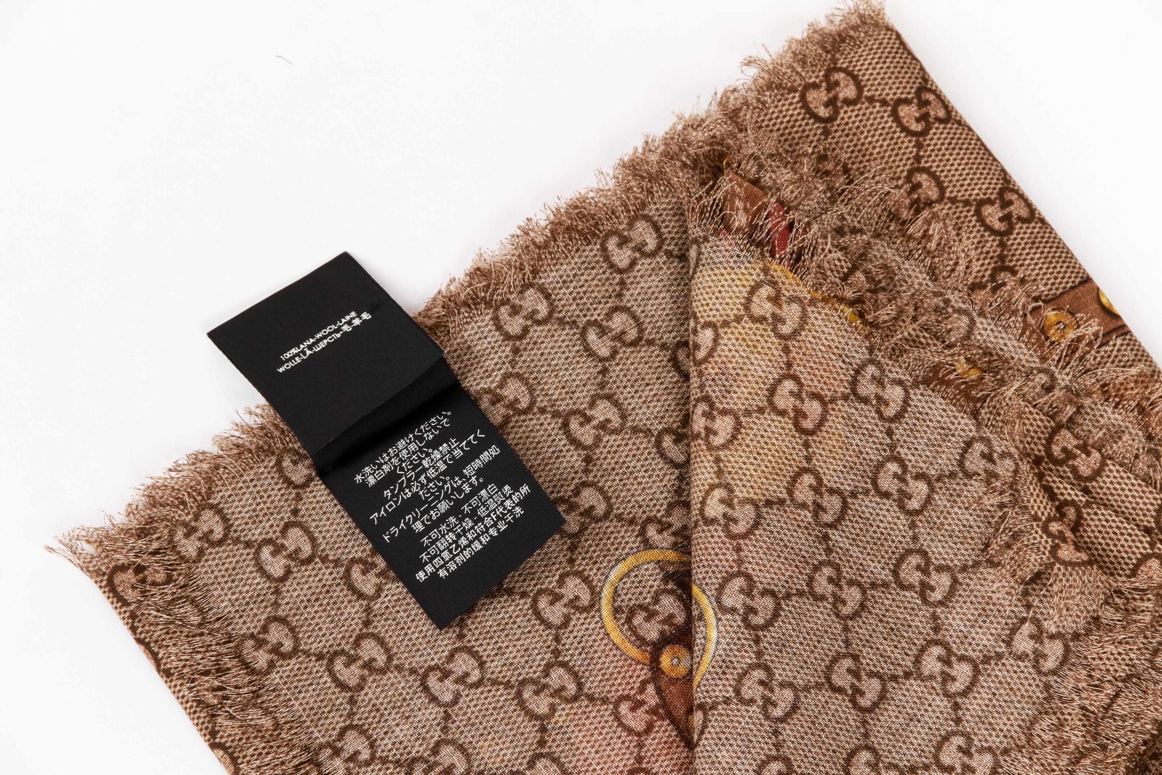Marron New Gucci Wool Monogram Floral Shawl Scarf (écharpe en laine avec monogramme) en vente