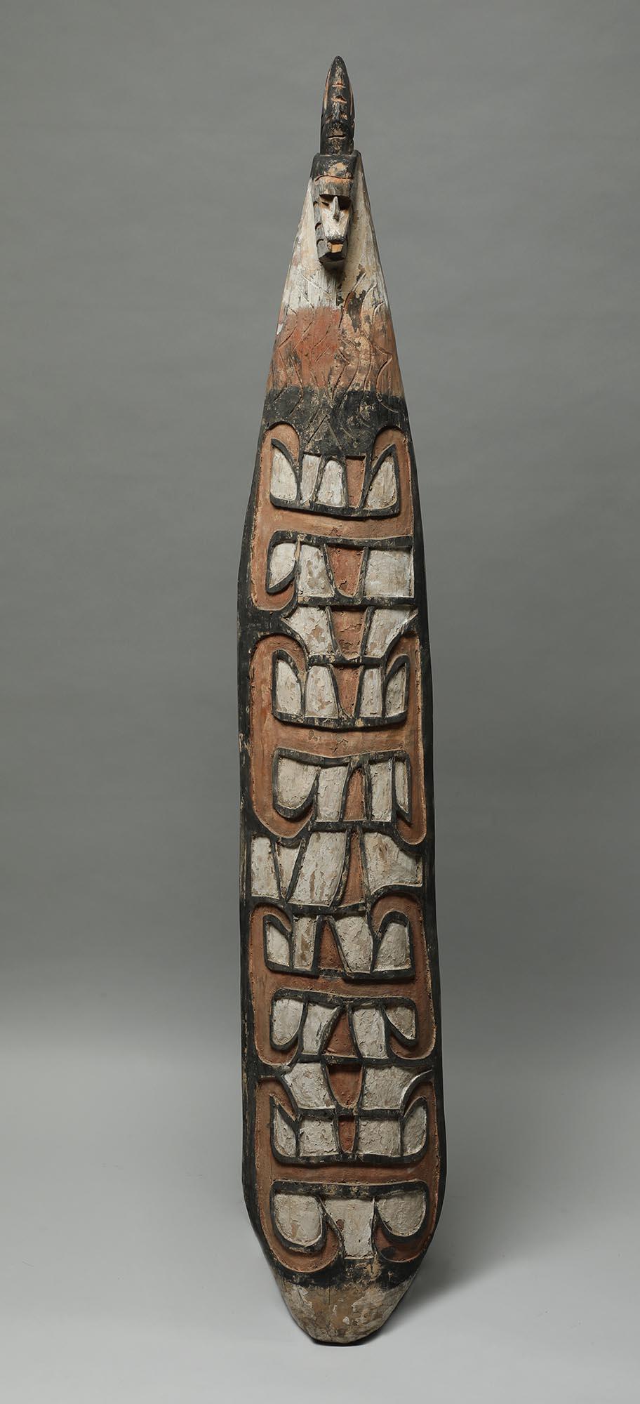 Große Asmat-Servierplatte aus Neuguinea mit Ancestor-Kopf auf der Oberseite im Zustand „Relativ gut“ im Angebot in Point Richmond, CA