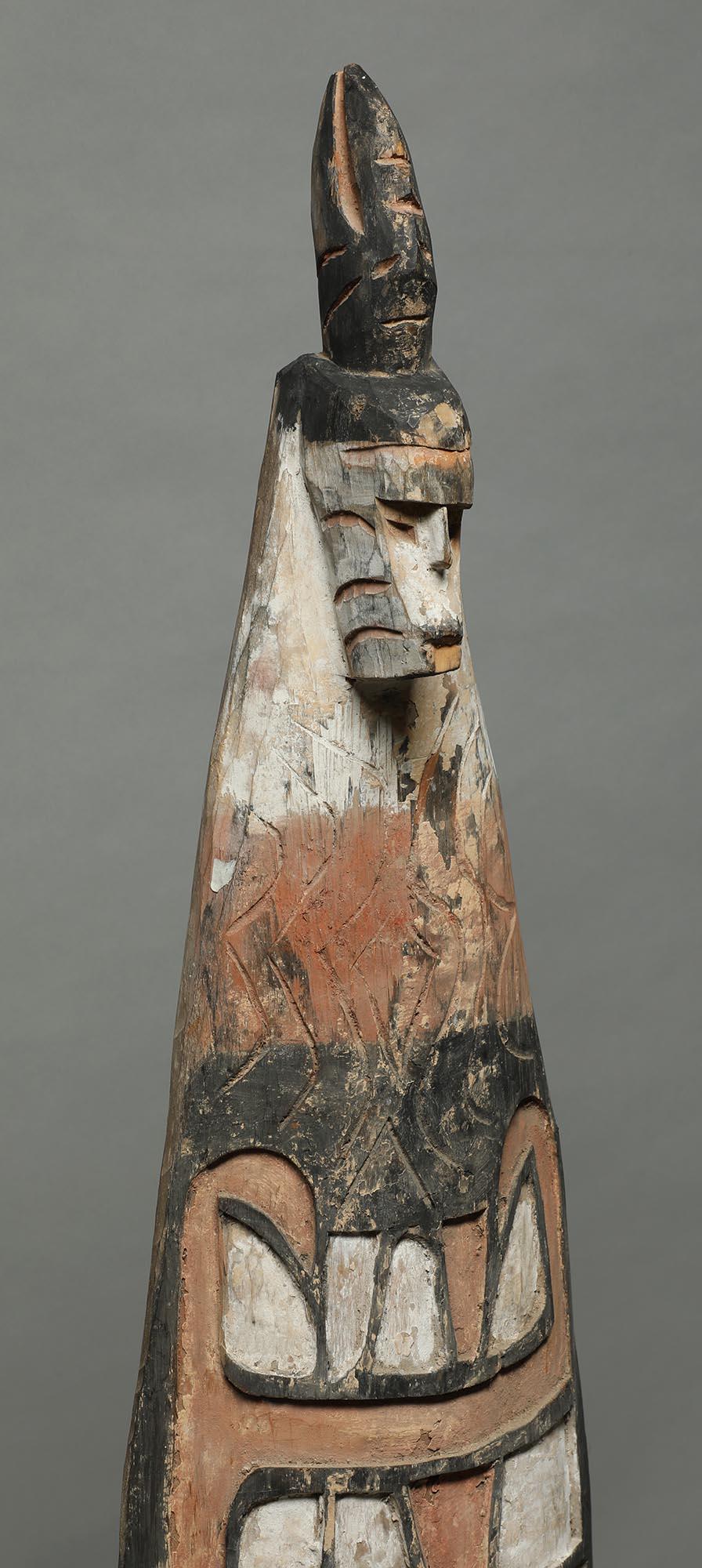 Große Asmat-Servierplatte aus Neuguinea mit Ancestor-Kopf auf der Oberseite (Holz) im Angebot