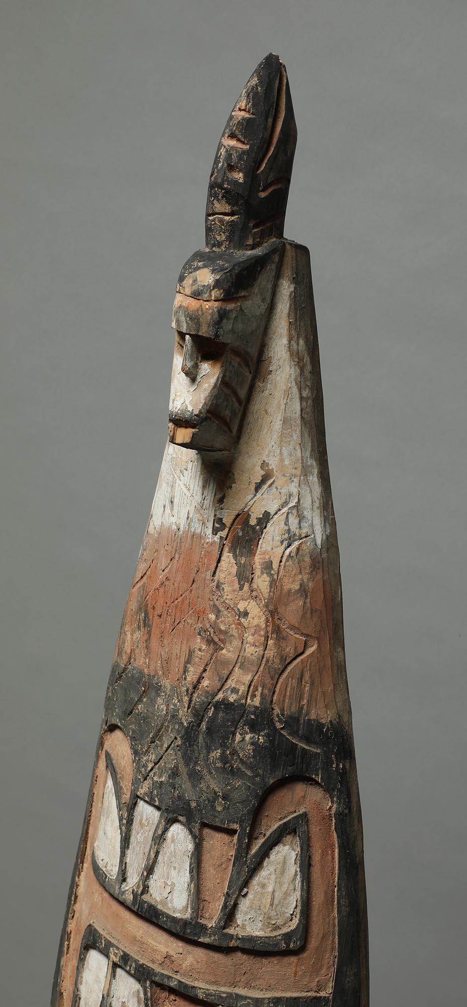 Große Asmat-Servierplatte aus Neuguinea mit Ancestor-Kopf auf der Oberseite im Angebot 1