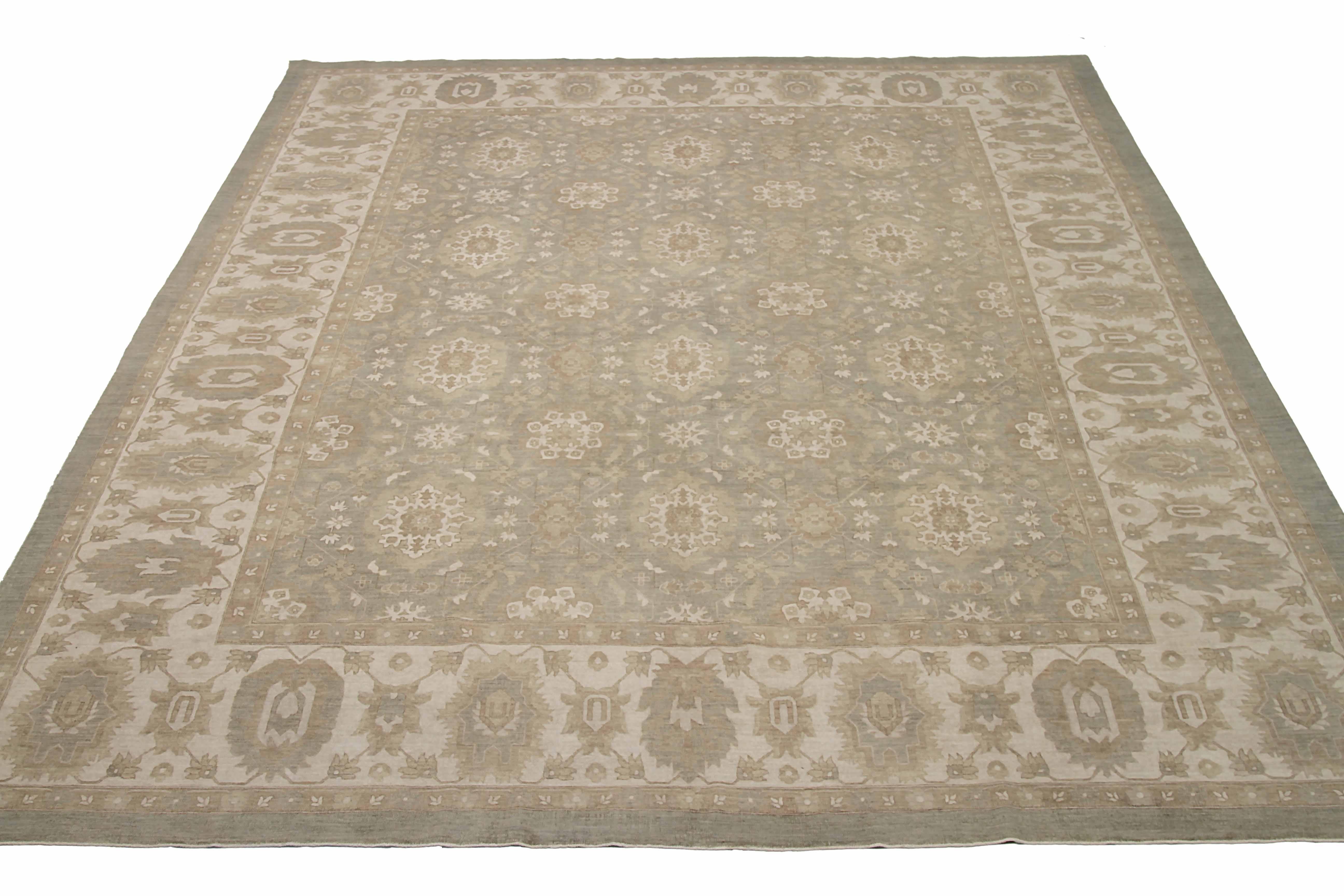 Nouveau tapis afghan tissé à la main à partir de la meilleure laine de mouton. Il est coloré avec des colorants végétaux entièrement naturels, sans danger pour les humains et les animaux de compagnie. C'est un modèle Haji Jalili tissé par des
