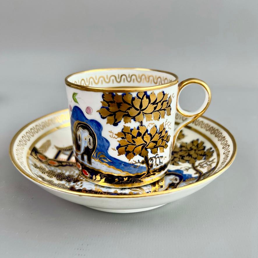 Regency New Hall Trio de tasses à thé en pâte dure hybride, motif d'éléphant, Régence vers 1810 en vente