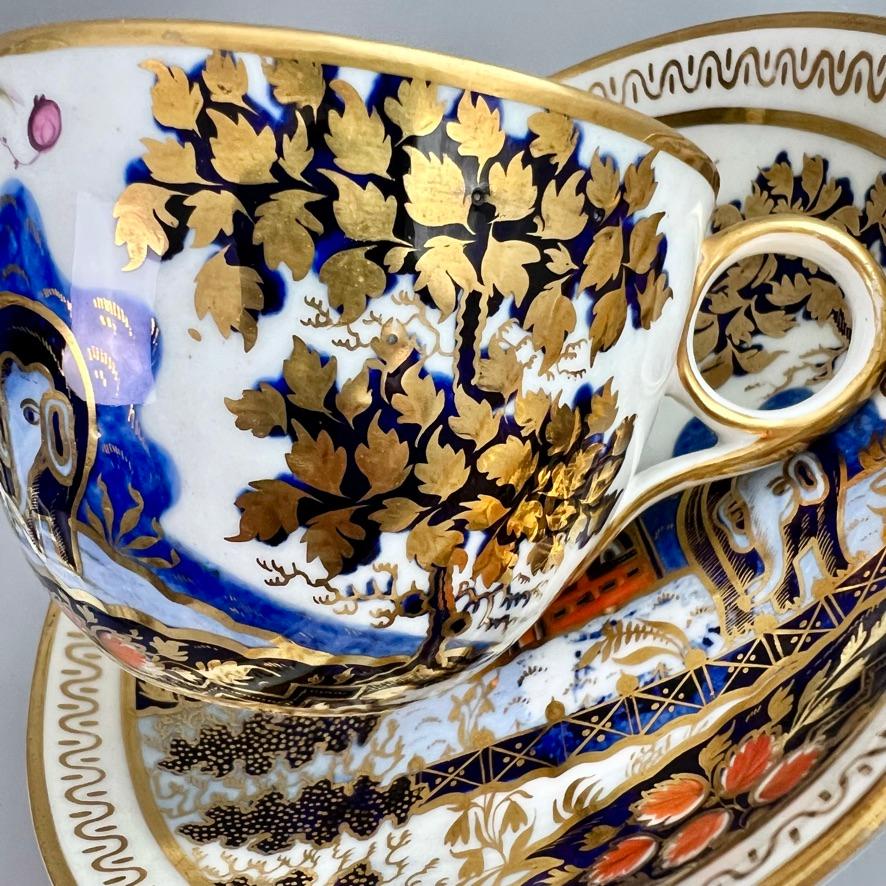 Début du XIXe siècle New Hall Trio de tasses à thé en pâte dure hybride, motif d'éléphant, Régence vers 1810 en vente
