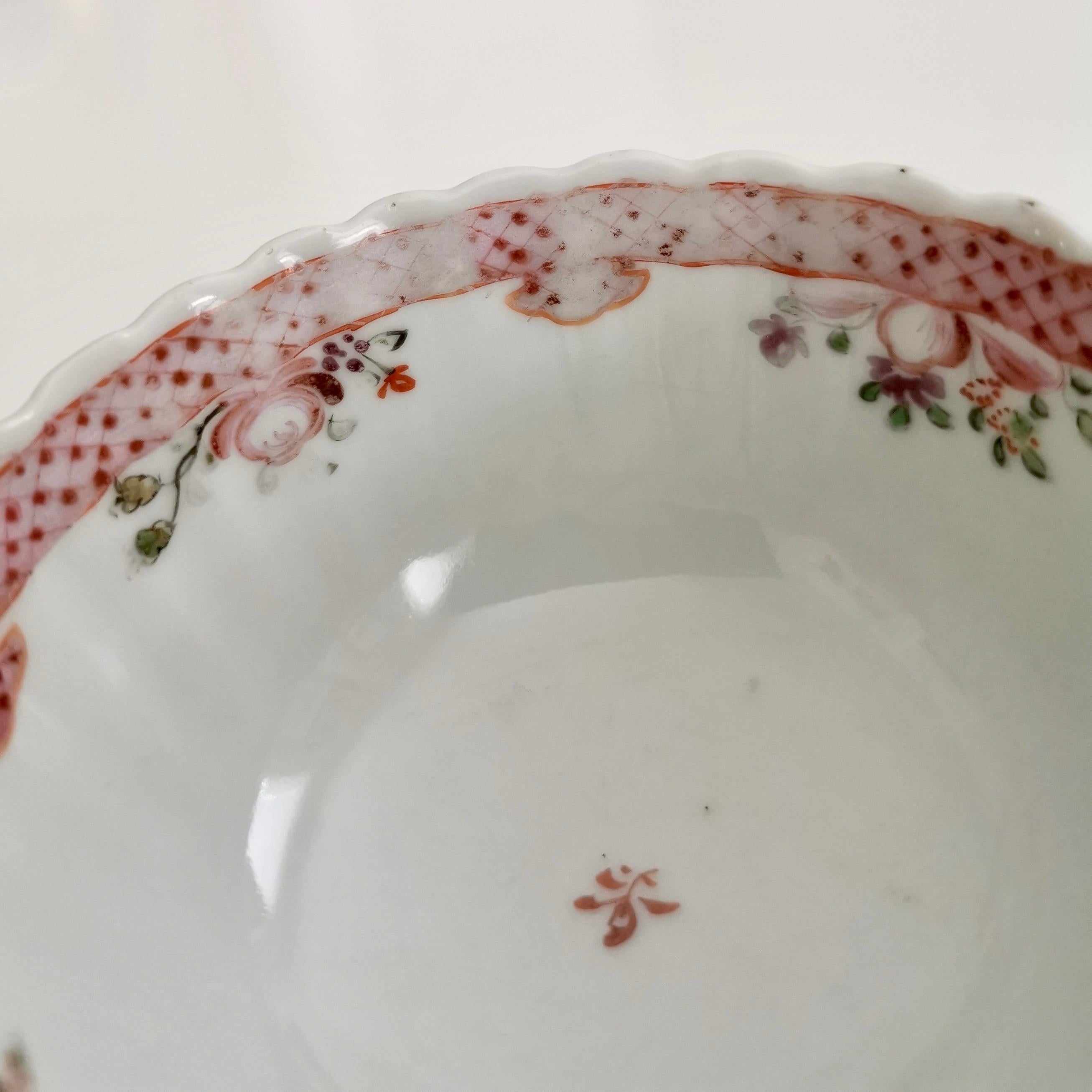 New Hall Orphaned Porcelain Tea Bowl, Famille Rose Pattern, Georgian, circa 1795 In Good Condition In London, GB