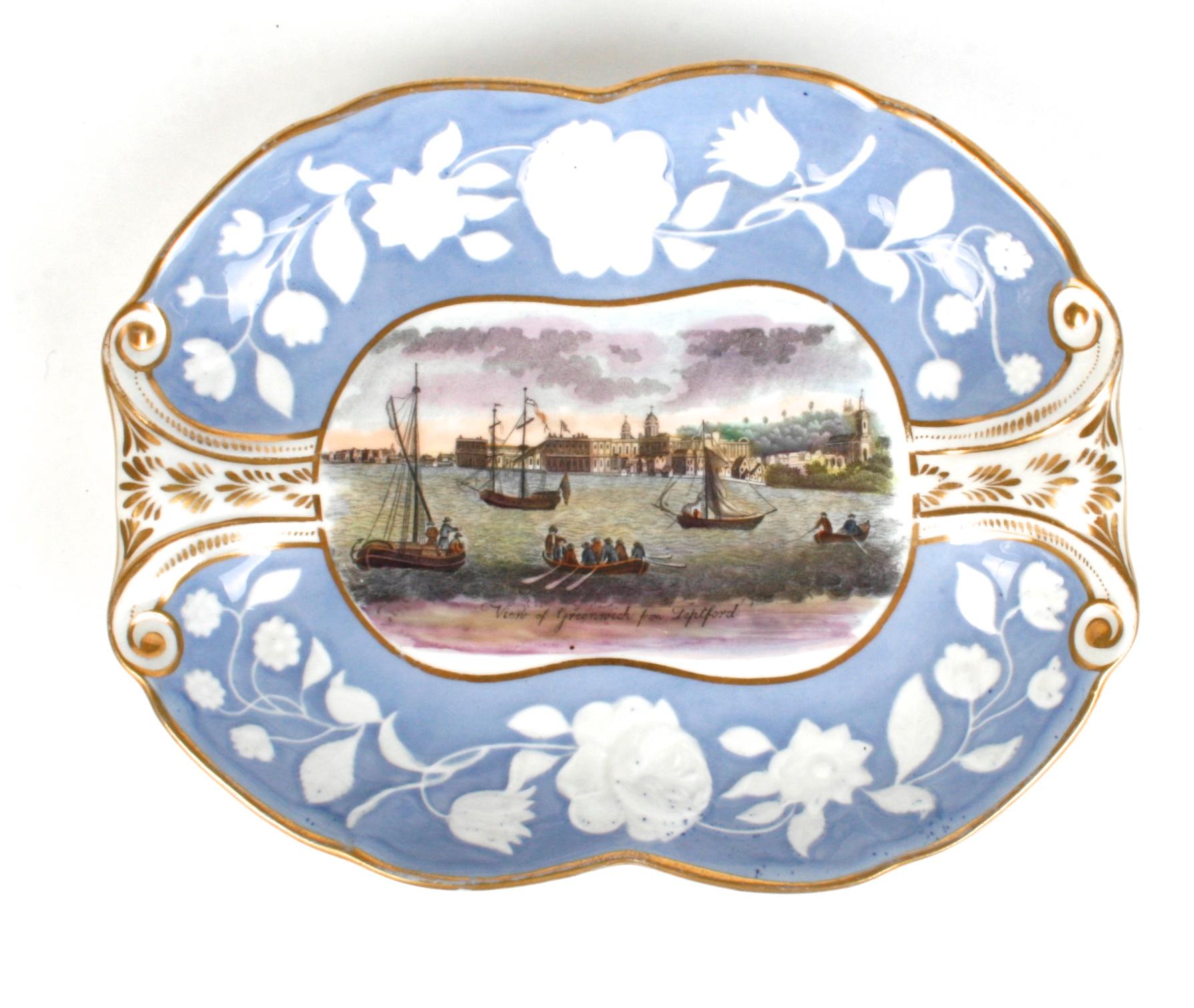 Hall Pâte-Sur-Pâte Serving Pieces with British Scenery, circa 1800 In Good Condition For Sale In valatie, NY