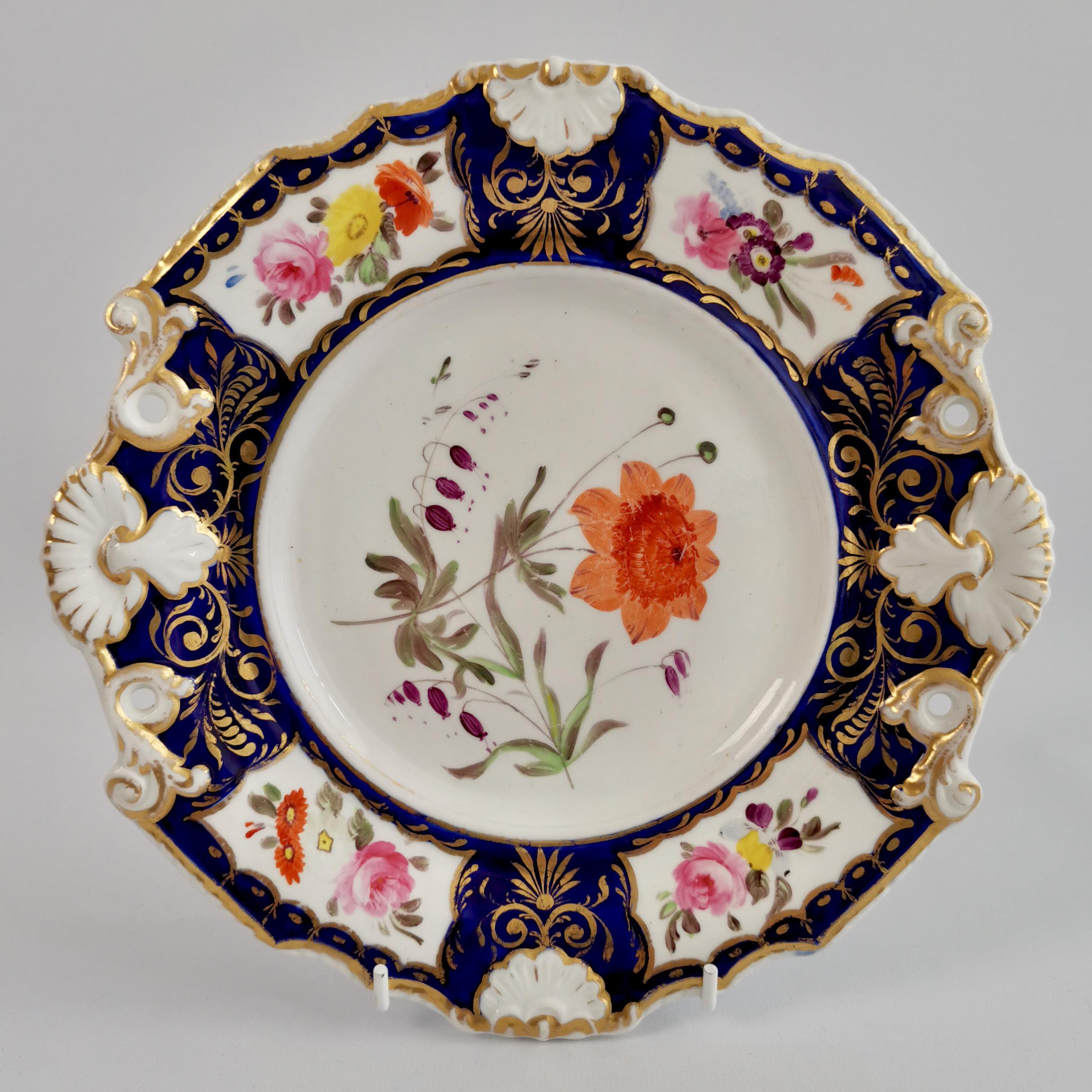 New Hall Porcelain Part Dessert Service, Cobalt Blue, Flowers, Regency 1824-1830 In Good Condition In London, GB