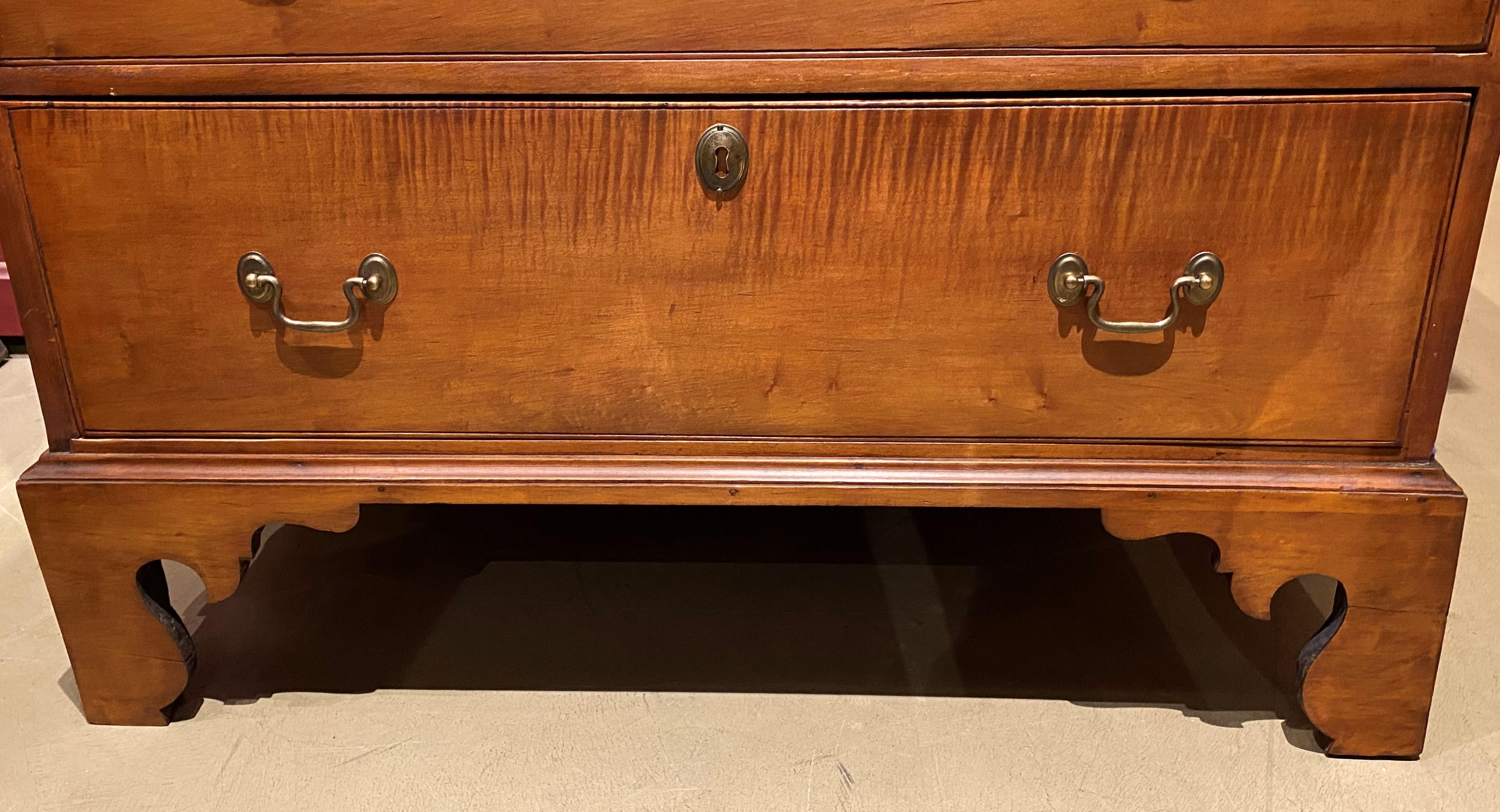 New Hampshire Tiger Maple Six Drawer Tall Chest circa 1780 In Good Condition In Milford, NH