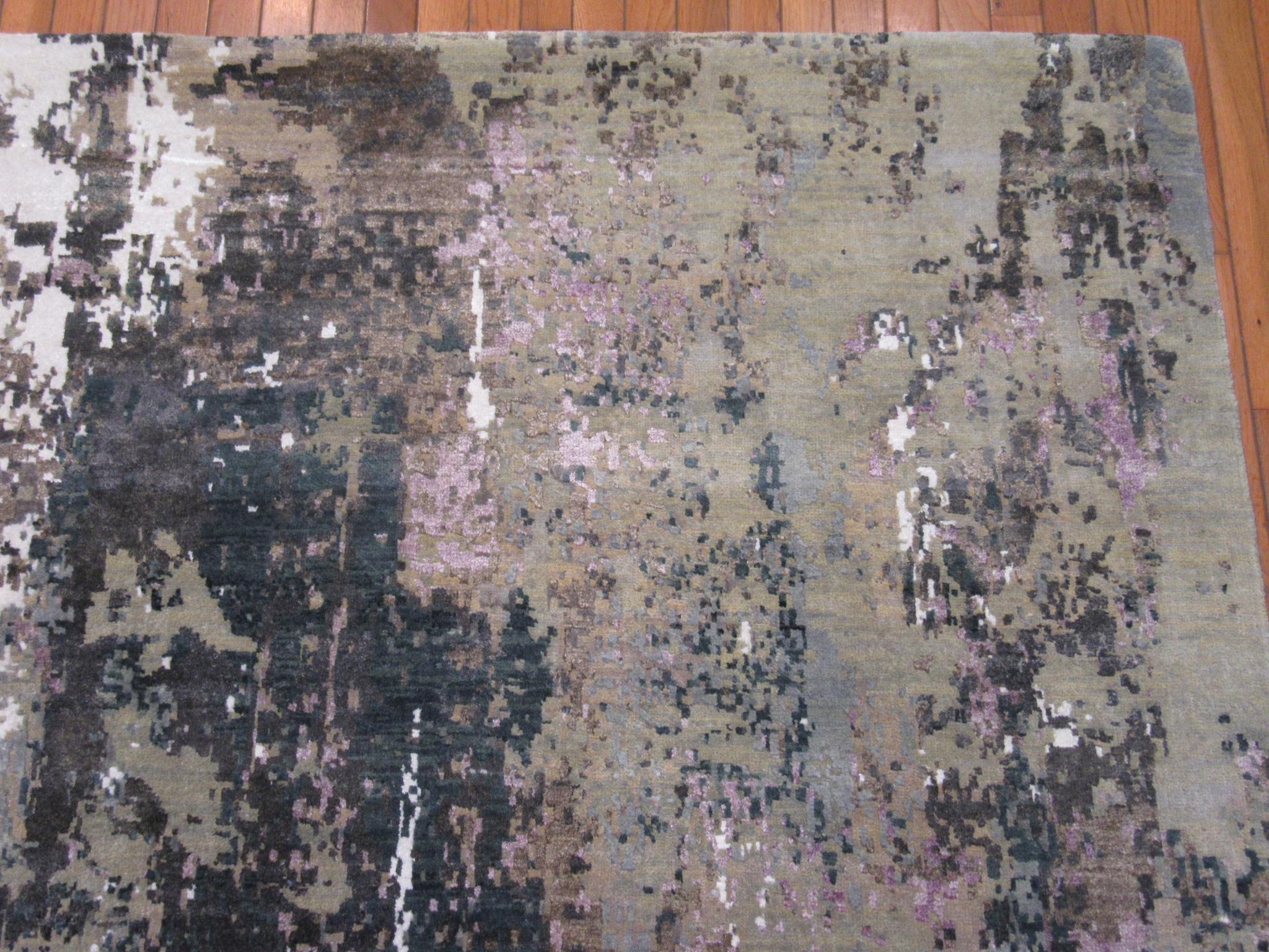 New Hand-Knotted Wool and Silk Modern Design Rug For Sale 2