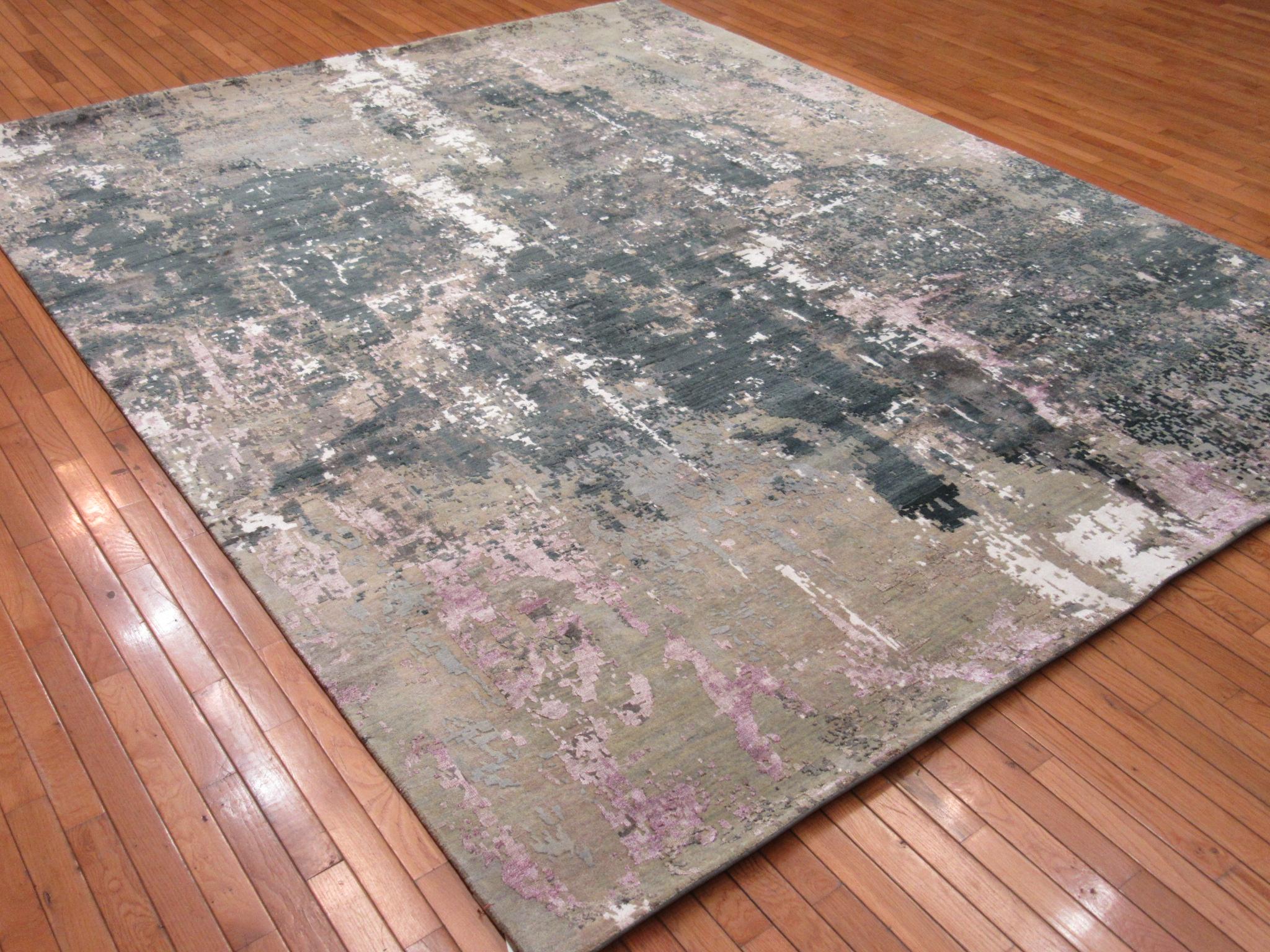 New Hand-Knotted Wool and Silk Modern Design Rug For Sale 3