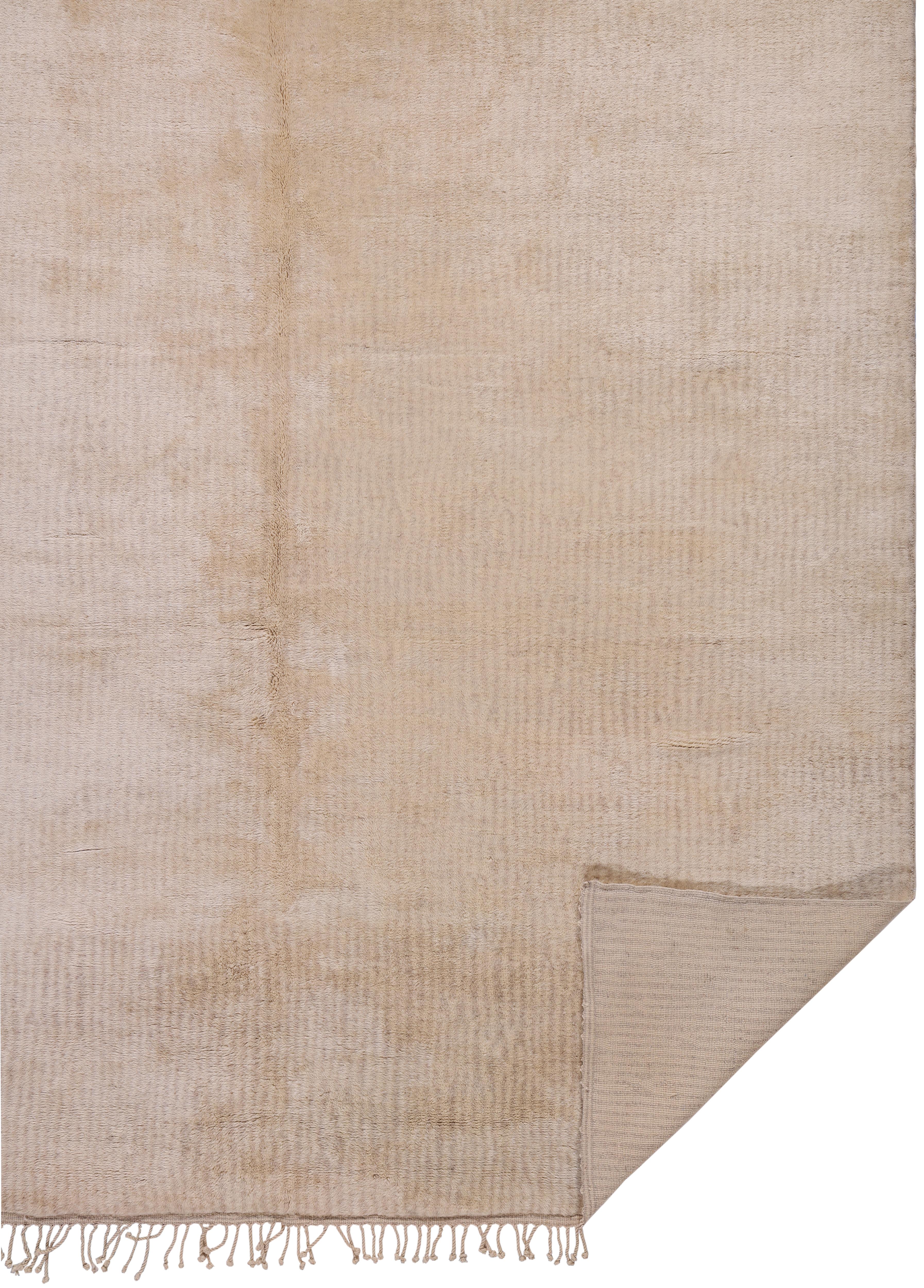 New Hand-Knotted Moroccan Rug in Warm Beige – Contemporary Geometric Design For Sale 5