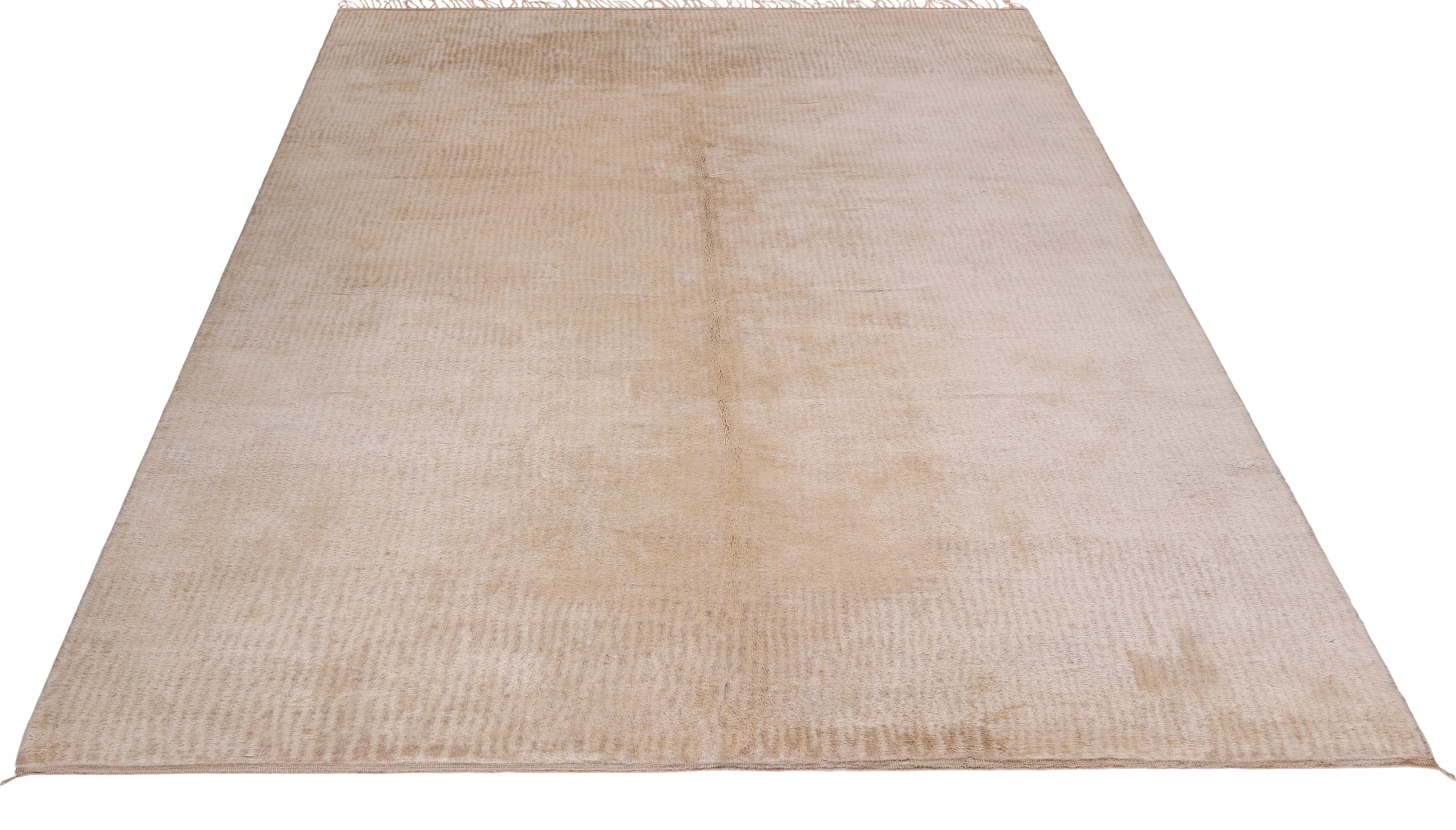 New Hand-Knotted Moroccan Rug in Warm Beige – Contemporary Geometric Design For Sale 1
