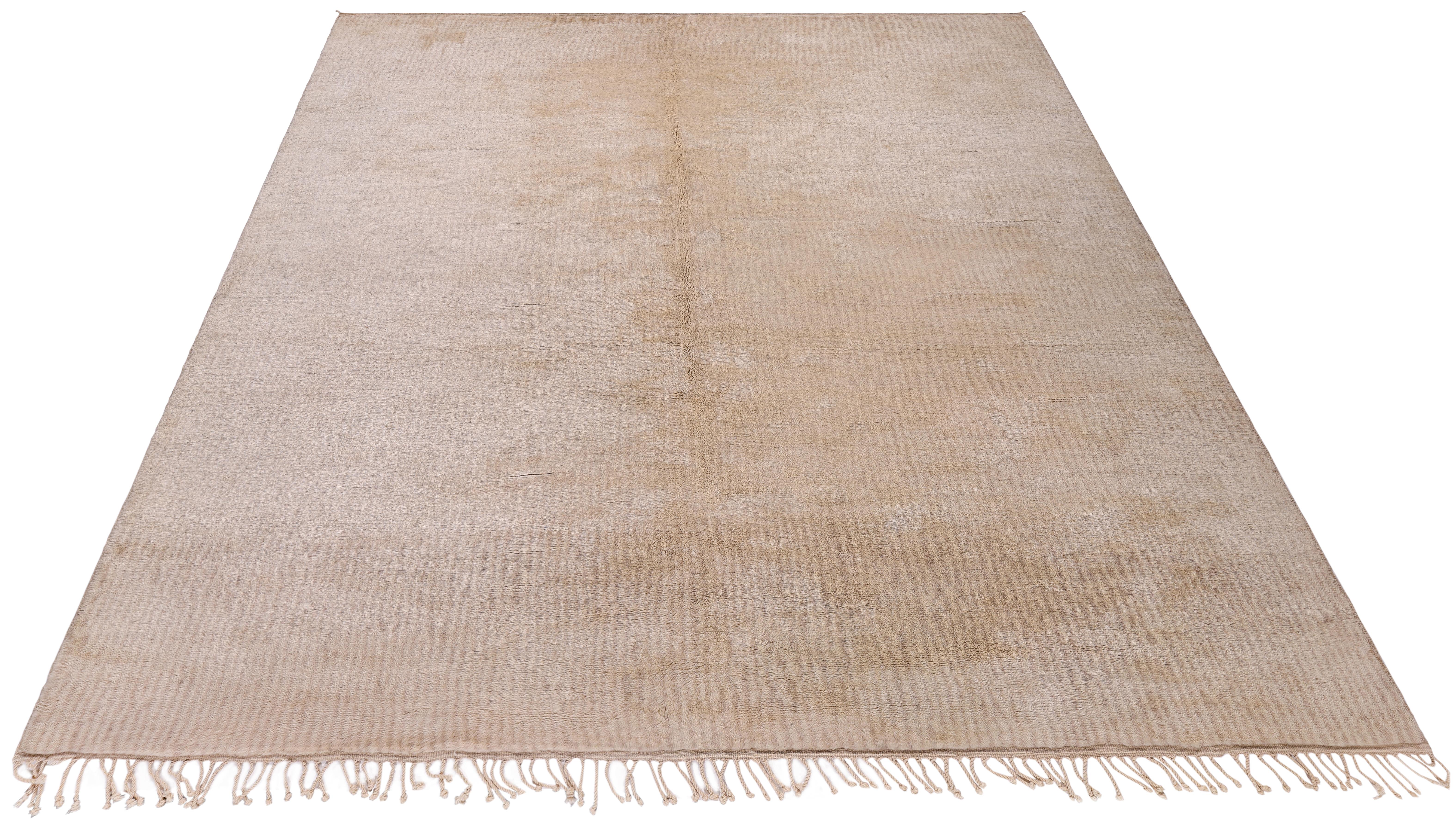 New Hand-Knotted Moroccan Rug in Warm Beige – Contemporary Geometric Design For Sale 2