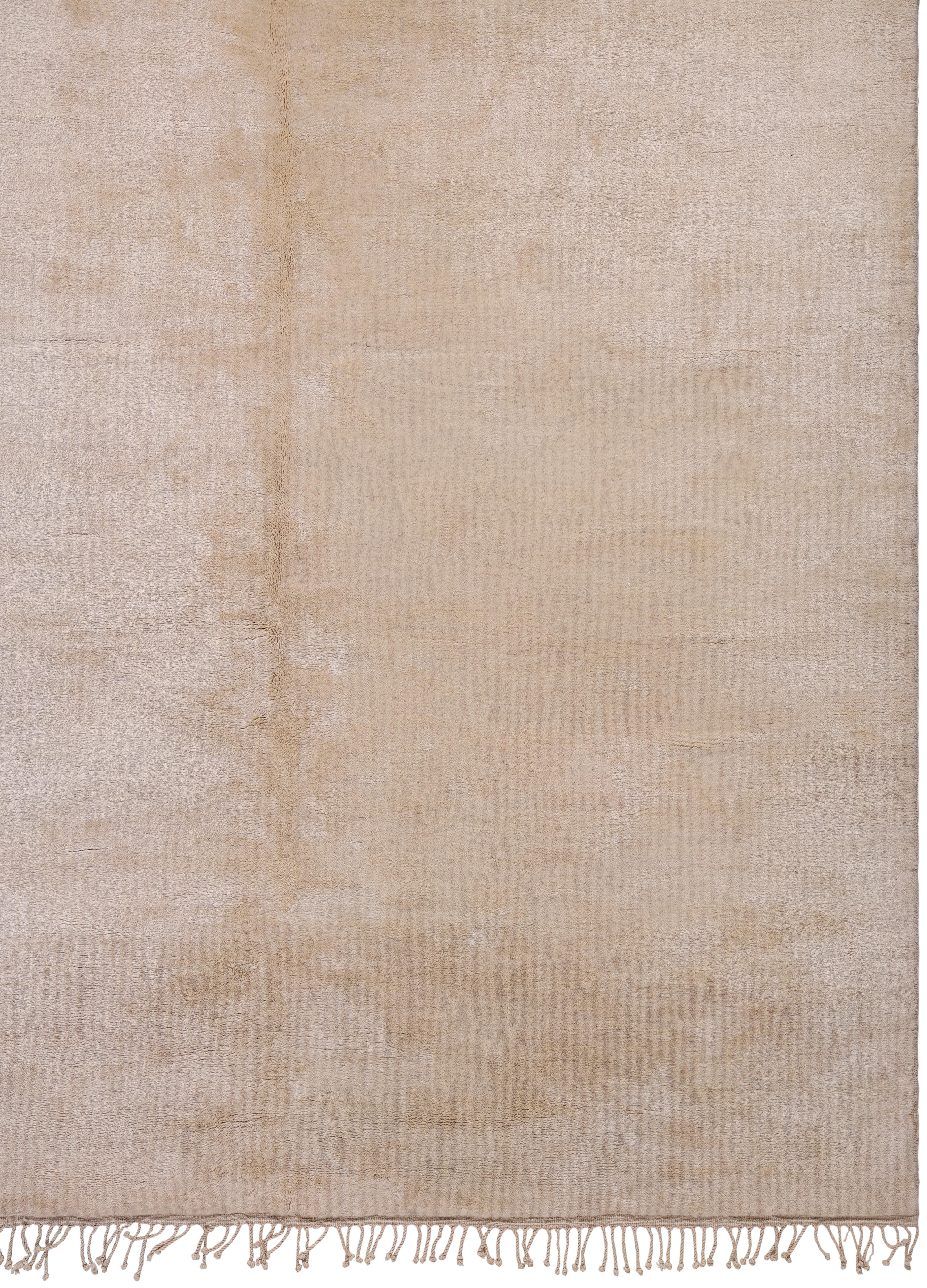 New Hand-Knotted Moroccan Rug in Warm Beige – Contemporary Geometric Design For Sale 4
