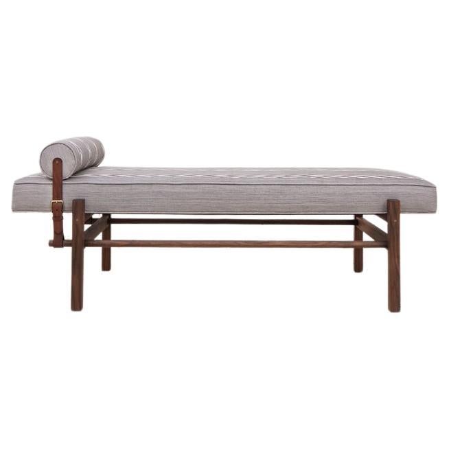 Letto da giorno realizzato a mano in Wood Wood e tessuto grigio Maiorca da Nico Guevara