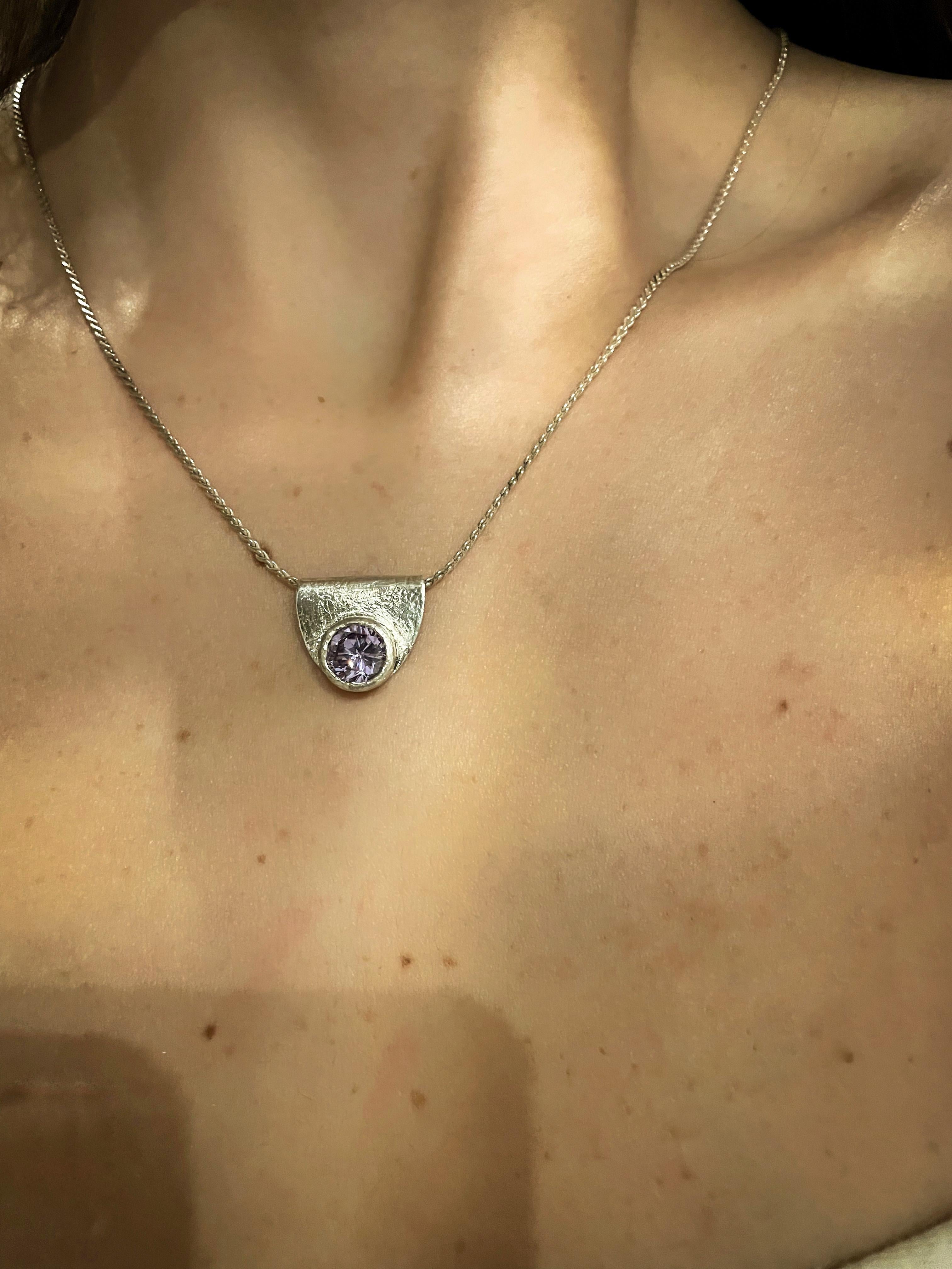 De las mujeres Nuevo Collar Artesanal Elegante de Plata de Ley con Colgante de Circonita Lila en venta