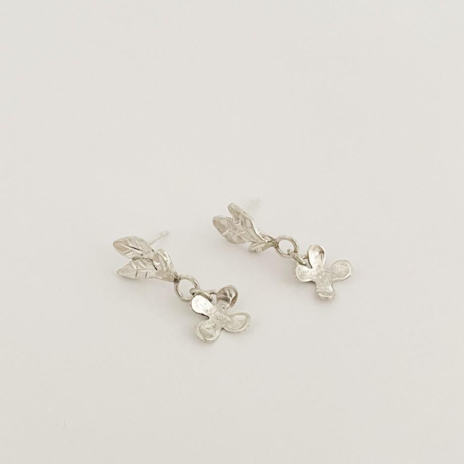 Women's New Handcrafted Sterling Silver Leaf and Mini Flower Dangle Earrings – Delicate For Sale